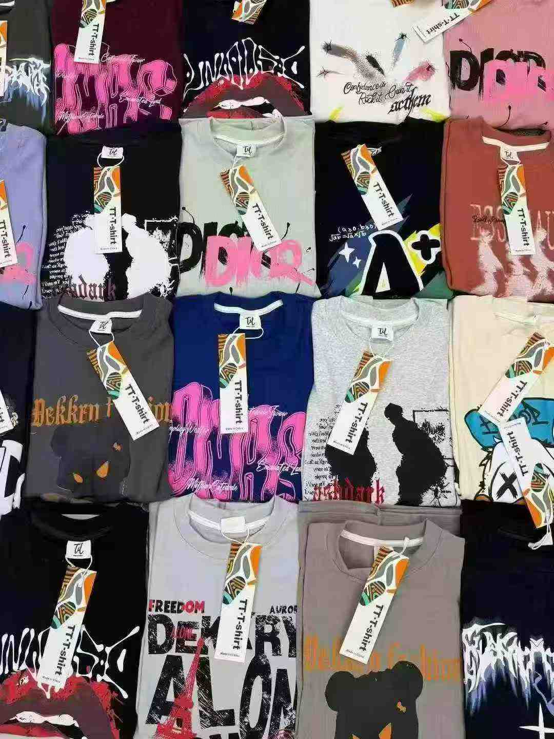 Around 1280 Pcs Unisex Trendy Heavyweight Short Sleeve T-shirts - Image 1