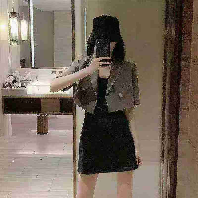 64 Sets Korean Style High Waist Blazer Camisole Two-piece Set - Image 1