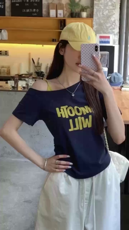 New Women's Hot Girl T-shirts Mixed Stock, Around 1000 Pieces, Size S-2XL - Image 1