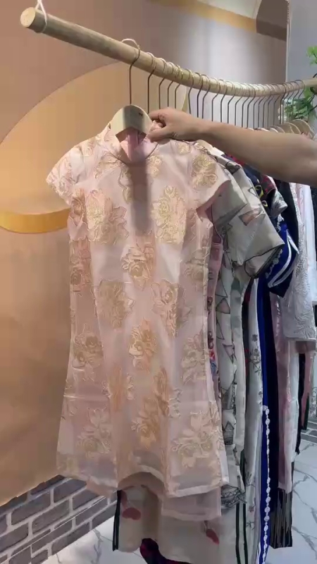 About 1100 Pcs High Quality Chinese Style Cheongsam Dresses - Image 1