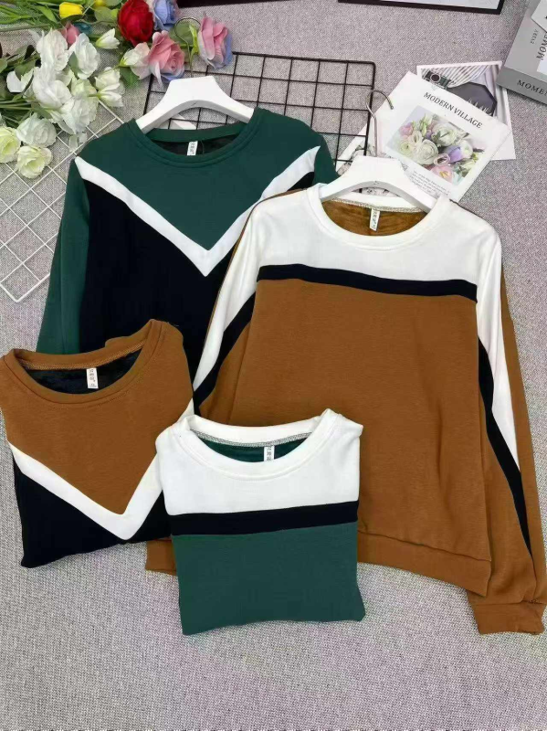 Fleece Lined Sweatshirts 914 Pieces Clearance Stock - Image 1