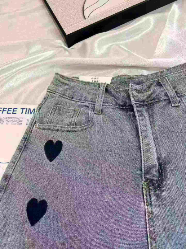 Women's Elastic Heart Embroidered High Waist Cropped Harem Jeans 110PCS Clearance - Image 1