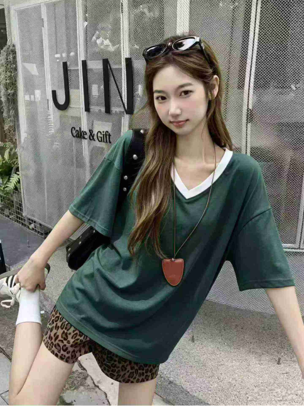 Plus Size Plain V-neck T-shirts, About 7000 Pieces Stock Clearance - Image 1
