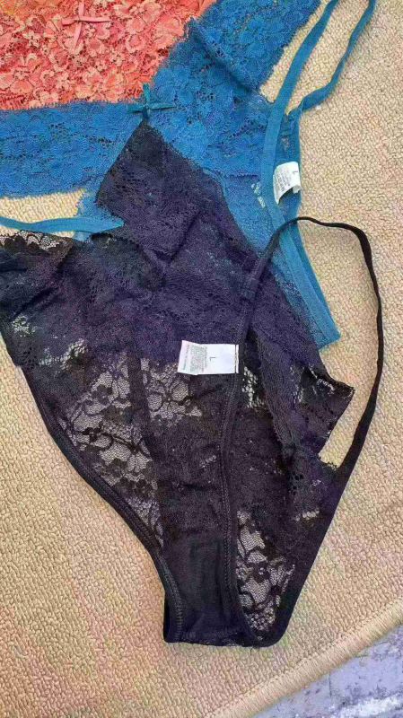 About 1300 Pcs Women's Sexy Lace Panty Thong - Image 1