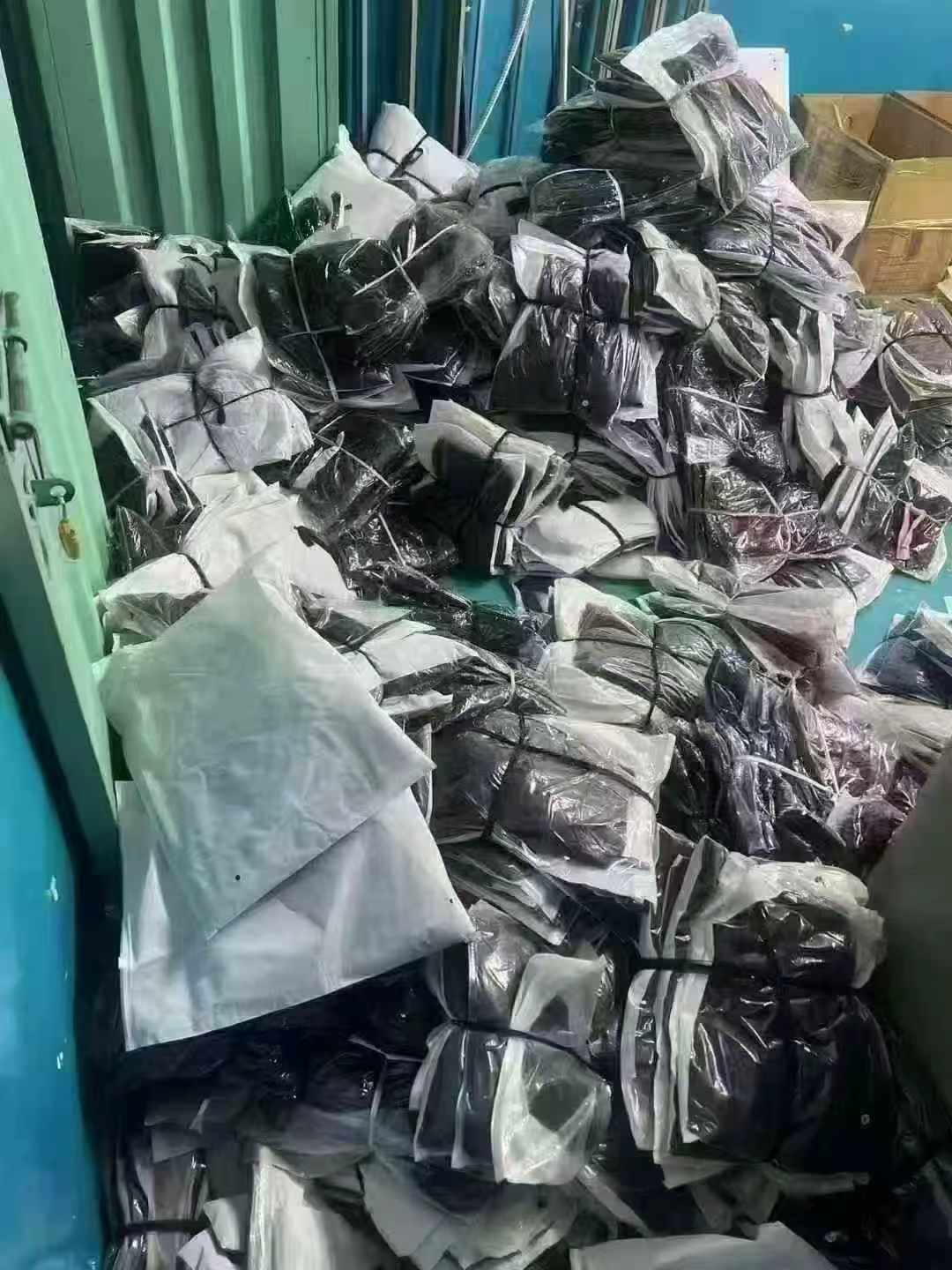 2350 Adet Yeni Kış Siyah Kadife Şort - Image 6