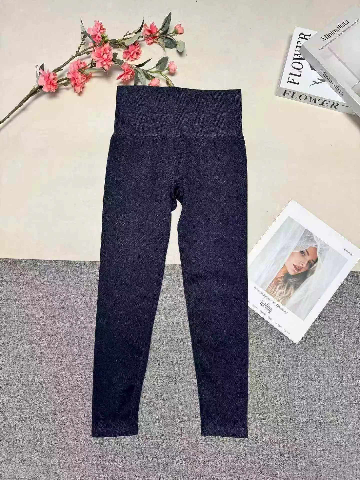 Takriban Vipande 3000 vya Suruali za Yoga za Chapa za Hali ya Juu, za Mitindo, za Kawaida na za Kimichezo, Uuzaji wa Kufuta Hifadhi ya Bidhaa - Image 7