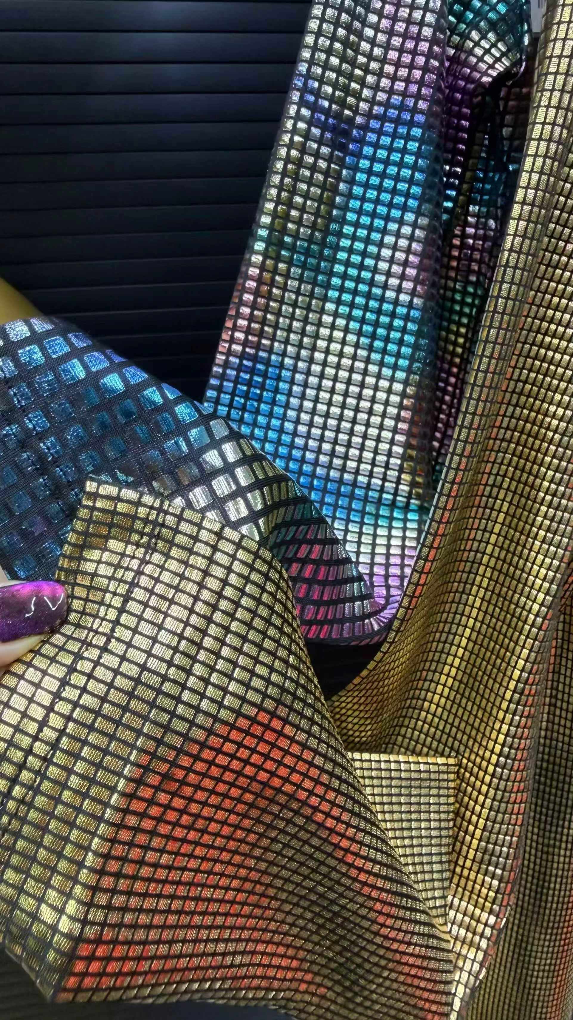 Atasan Leher Separuh Kura Laser Bronz, 2 Warna, 500 Helai - Image 6