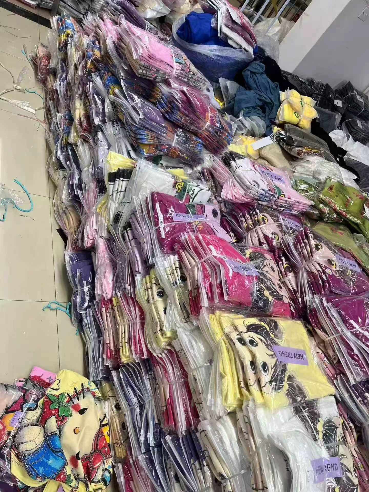 6000件重工水钻卡通印花宽松短袖T恤 - Image 9