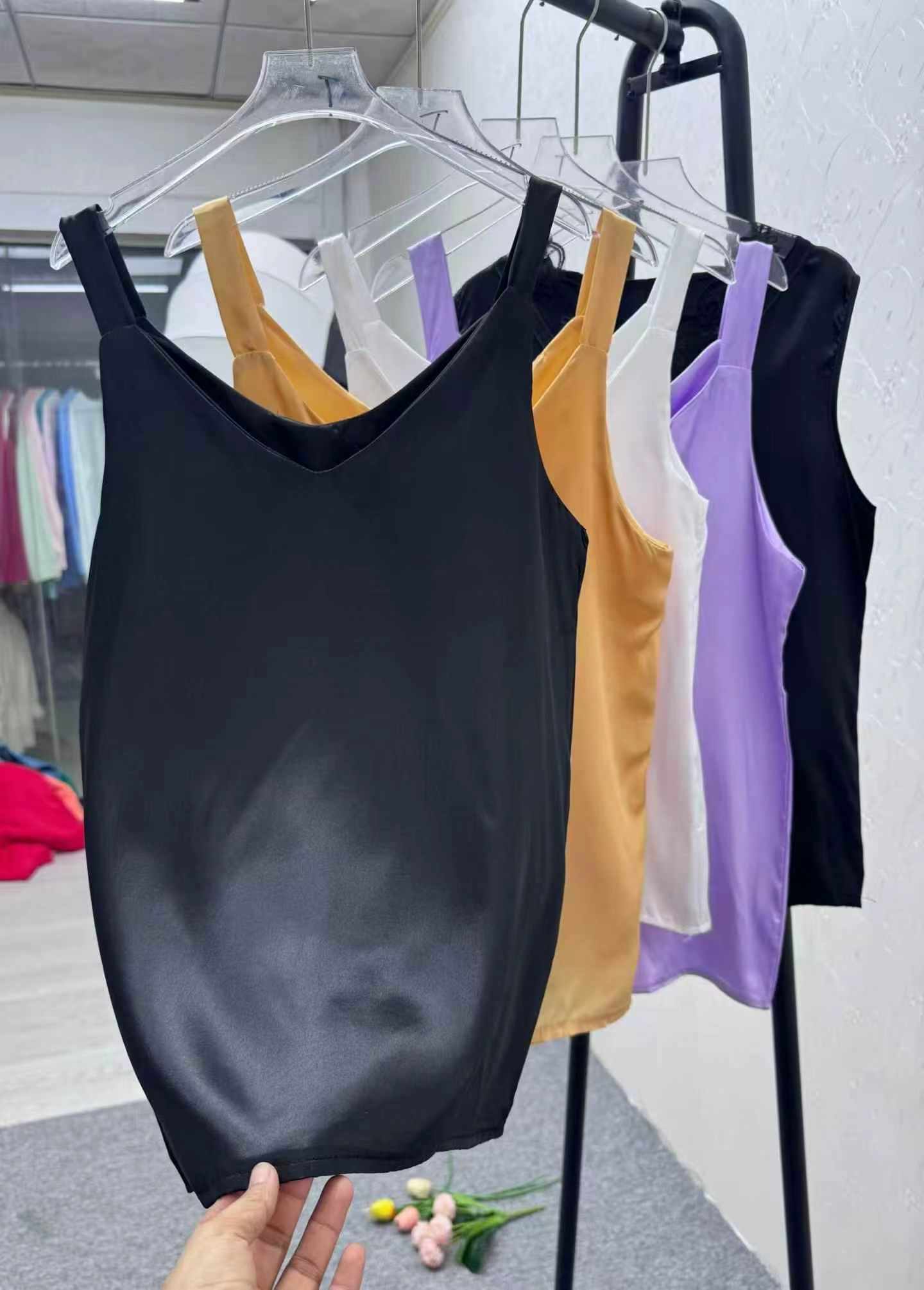 Tank Top Dalaman Leher-V Musim Panas Stok Borong 4000 Keping - Image 7