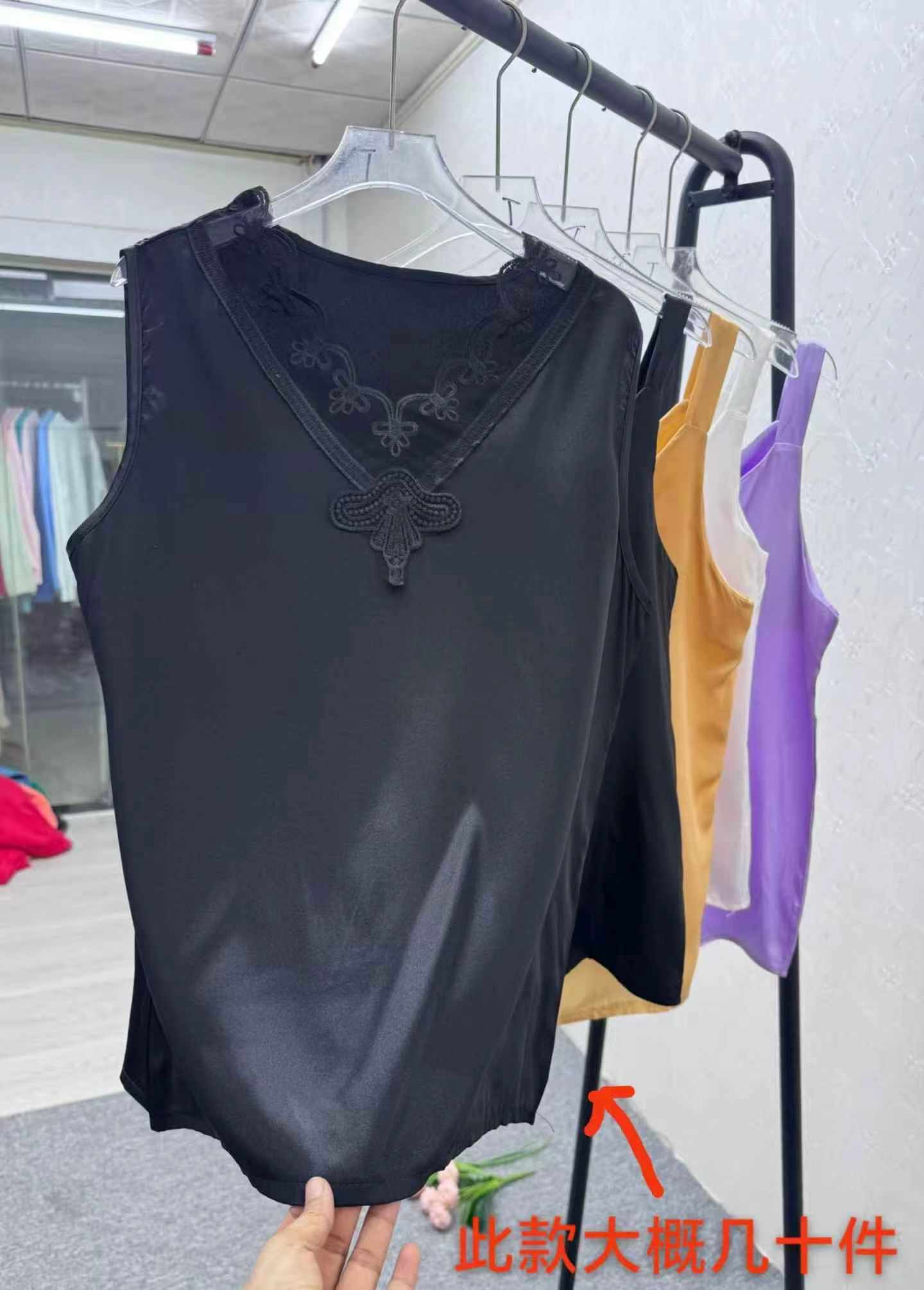 Tank Top Dalaman Leher-V Musim Panas Stok Borong 4000 Keping - Image 8