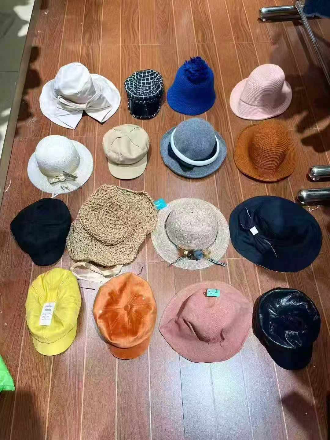 Sekitar 7000 Buah Topi Campuran Kualitas Tinggi - Image 3