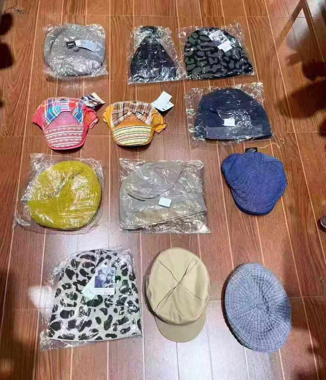 Sekitar 7000 Buah Topi Campuran Kualitas Tinggi - Image 5