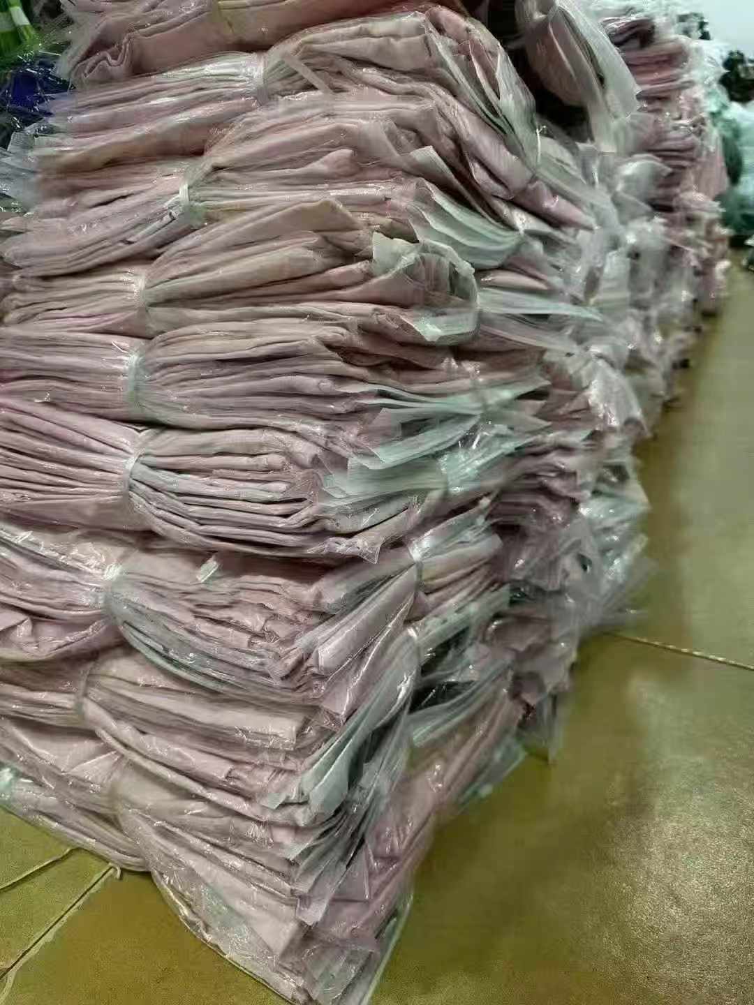Aproximadamente 1200 piezas de camisetas unisex de algodón de manga corta, talla L - Image 6