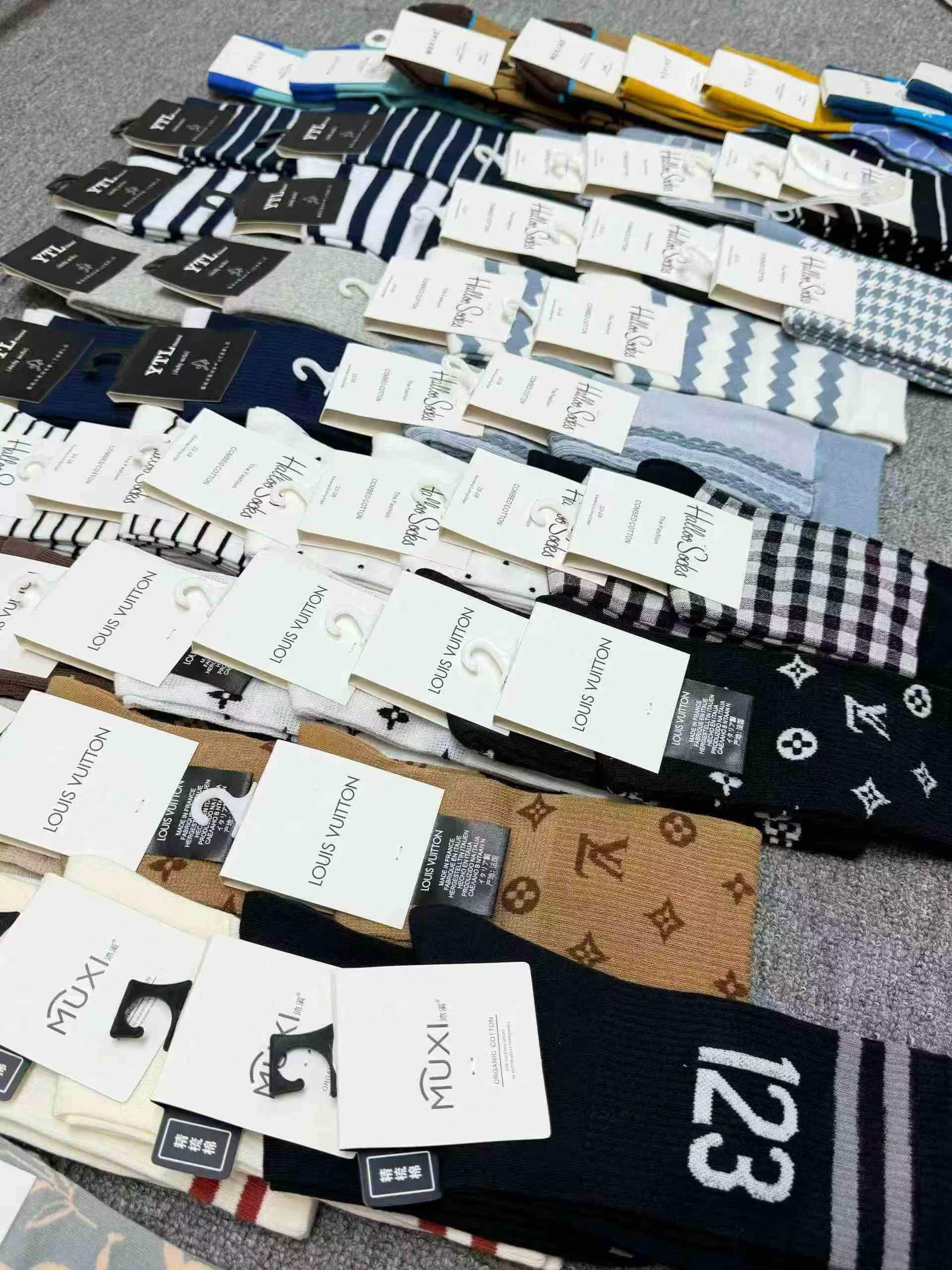 Around 3000 Pairs Men & Women Combed Cotton Long Socks - Image 2