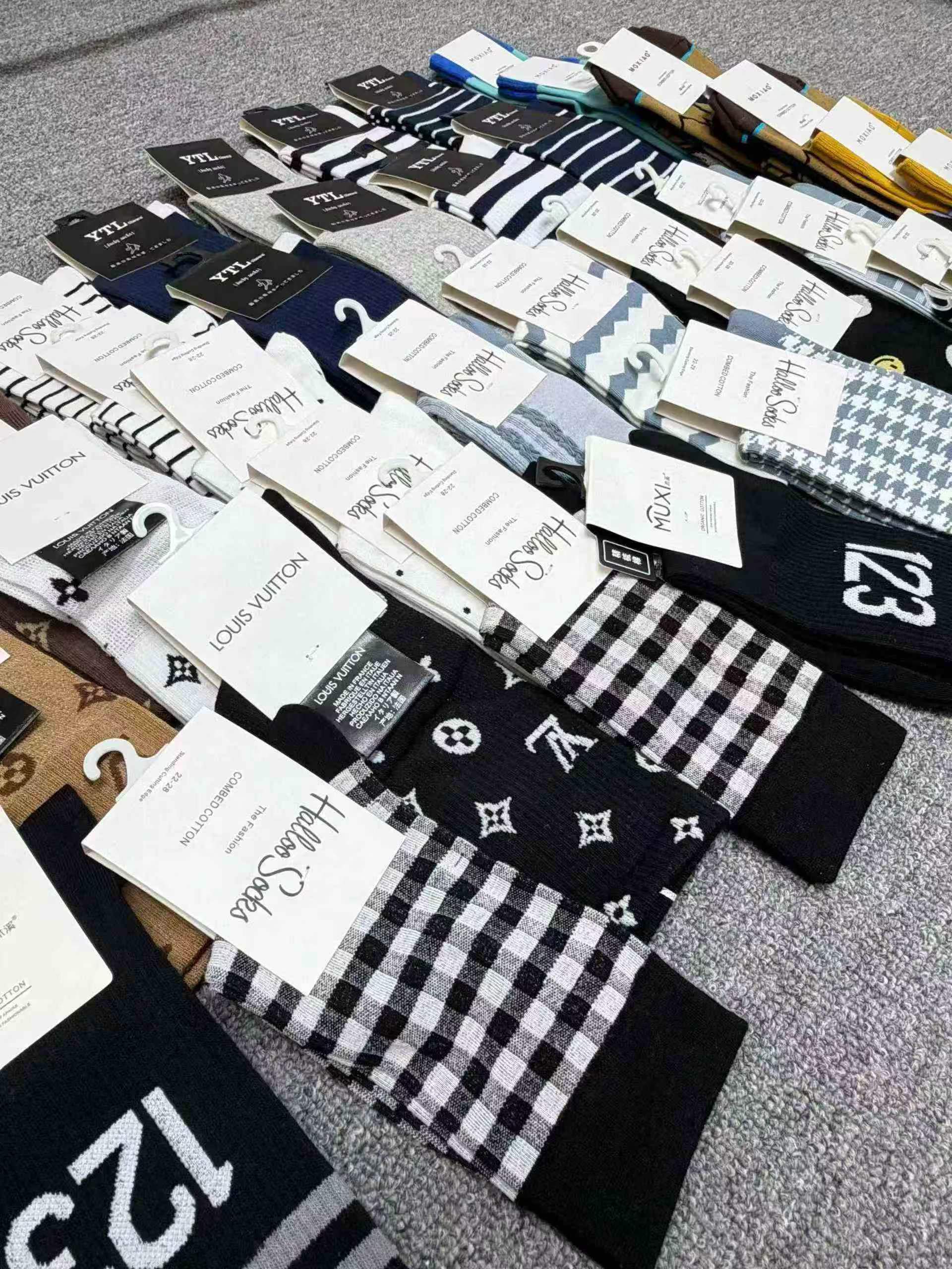 Around 3000 Pairs Men & Women Combed Cotton Long Socks - Image 3