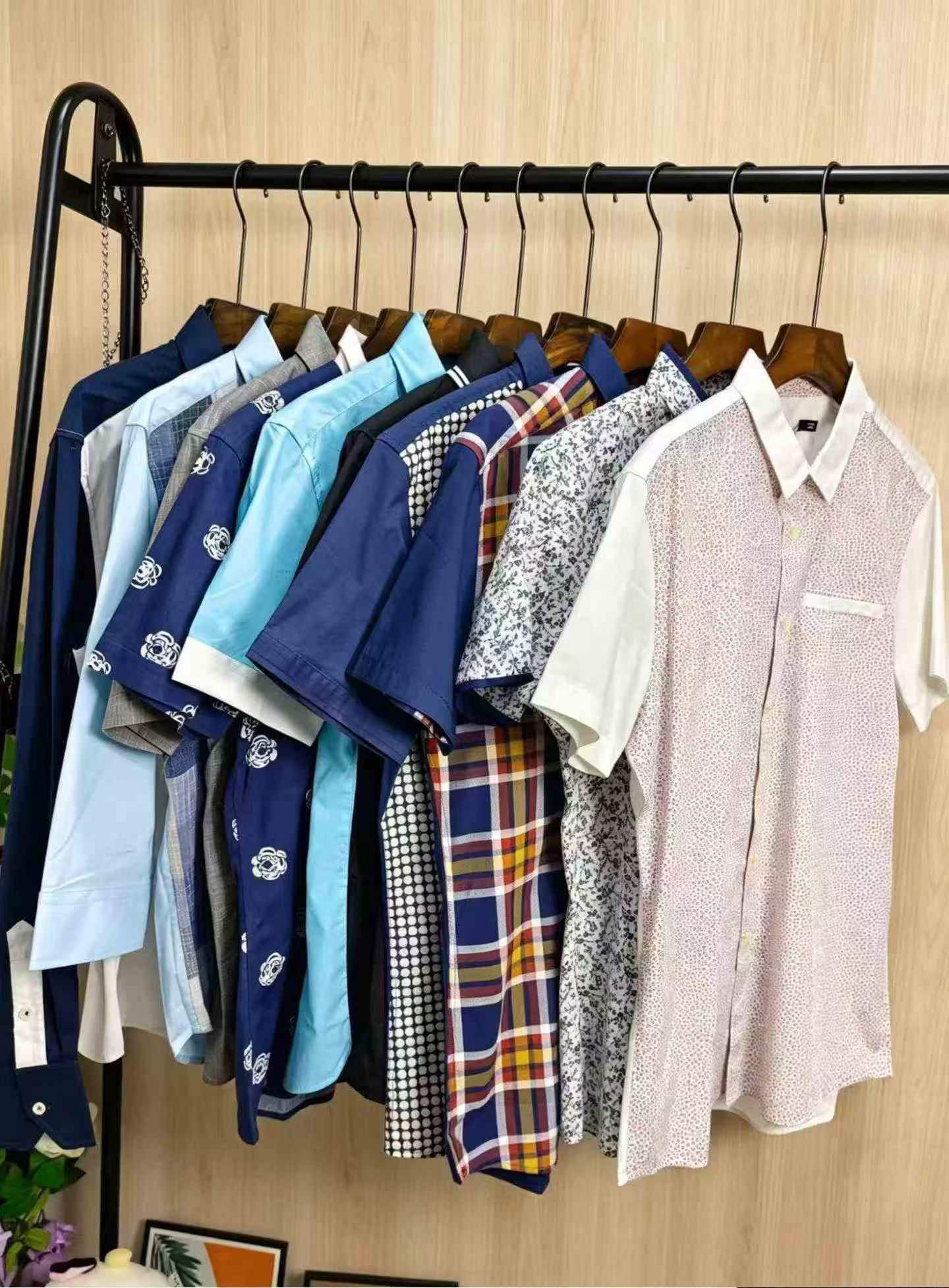 800 Peças de Camisas Masculinas de Manga Curta e Longa - Image 2