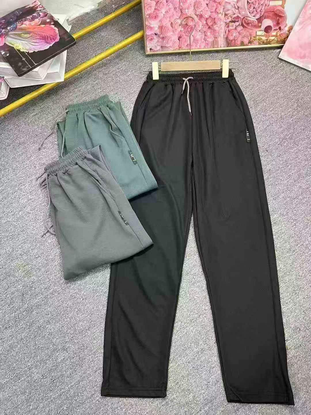 مردوں کے موسم گرما کے انتہائی پتلے ڈھیلے سیدھے آرام دہ اسپورٹس پتلون، 3 رنگ، سائز M سے 5XL تک، تقریباً 1700 ٹکڑے - Image 5