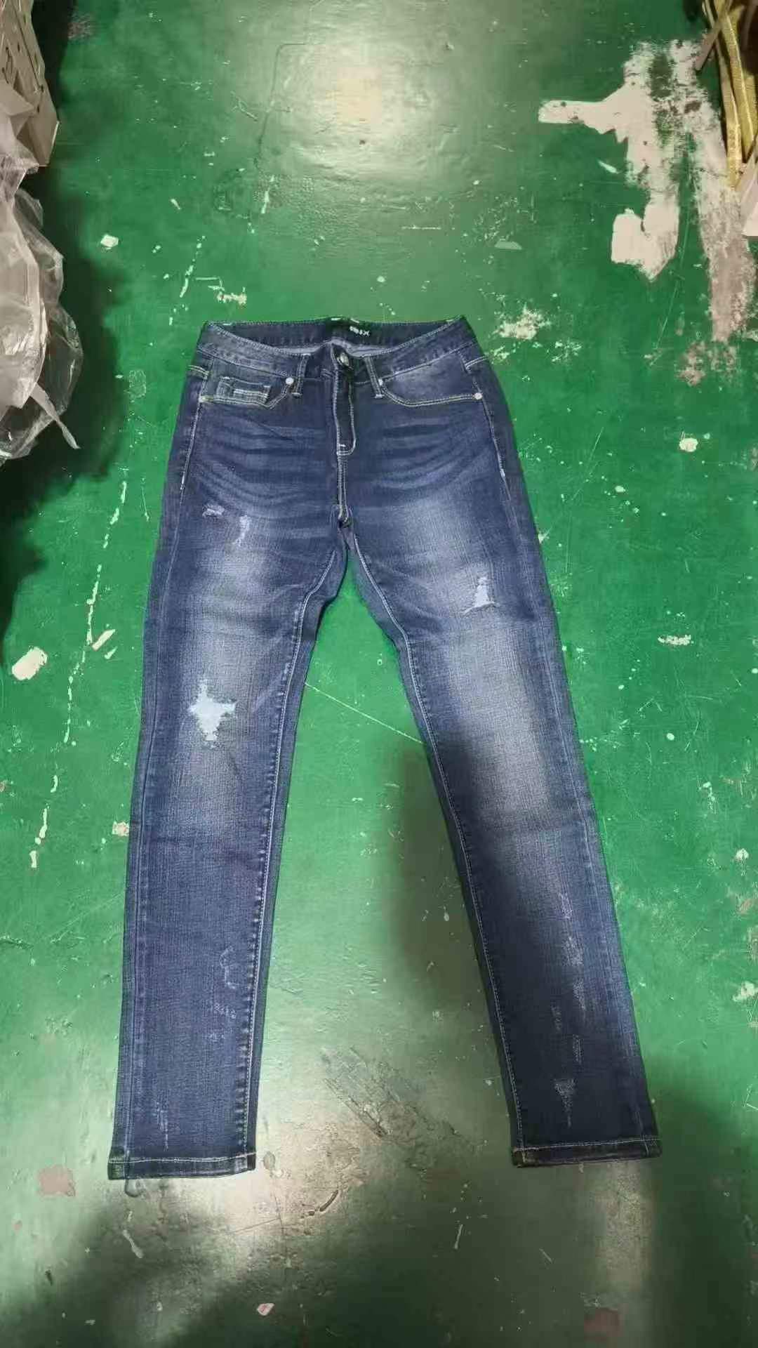 Jeans mixtes de marque destinés à l'exportation, tailles 26 à 31, environ 2200 pièces - Image 2