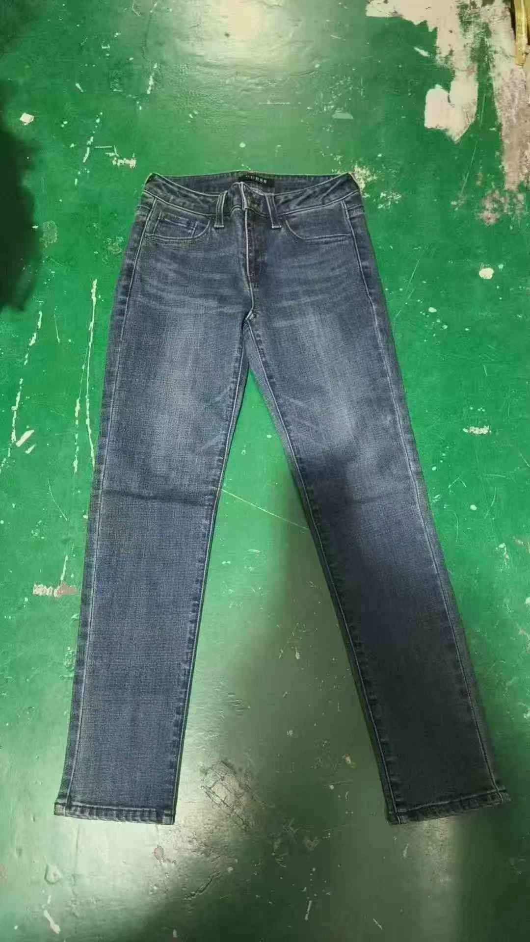 Jeans mixtes de marque destinés à l'exportation, tailles 26 à 31, environ 2200 pièces - Image 4
