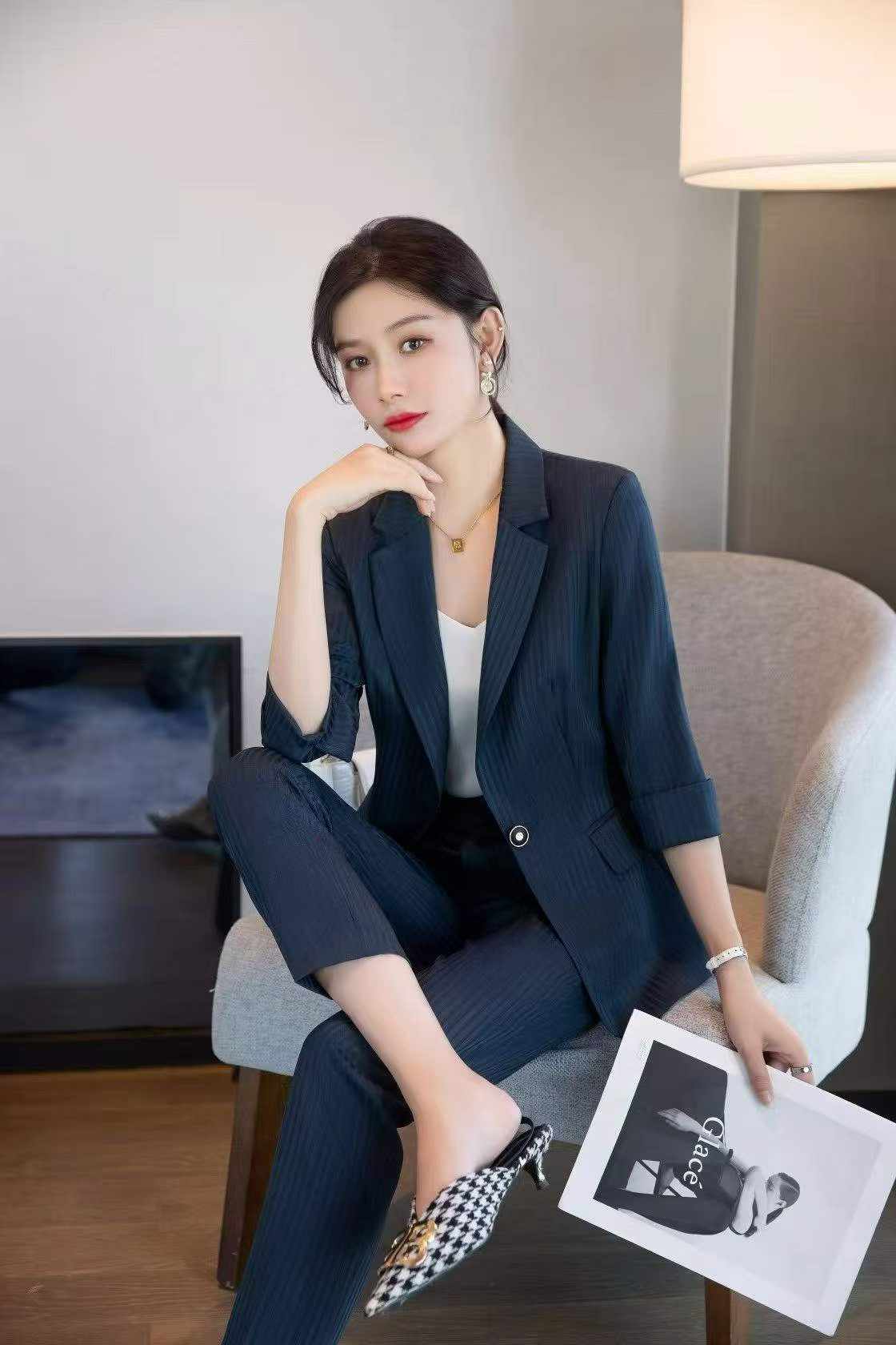 Women's Stylish Striped Half Sleeve Blazer, 320 Pieces Total - Image 3