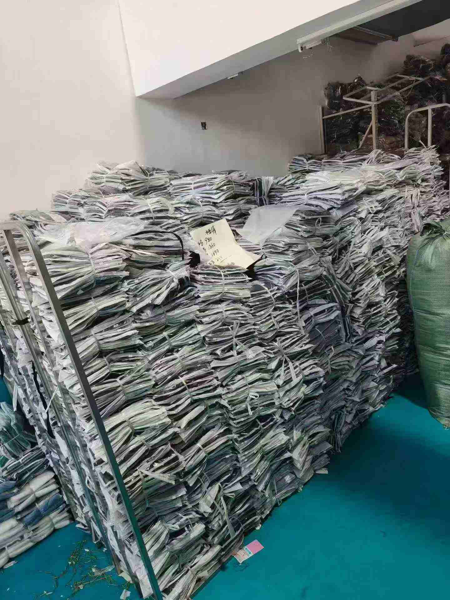 4800 Pcs Women's Ice Silk Pants - Image 9
