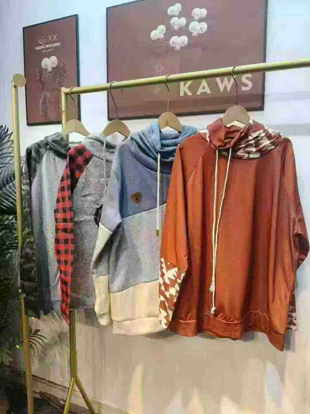 130 Pcs Unisex Autumn Winter Hooded Sweatshirts - Image 2