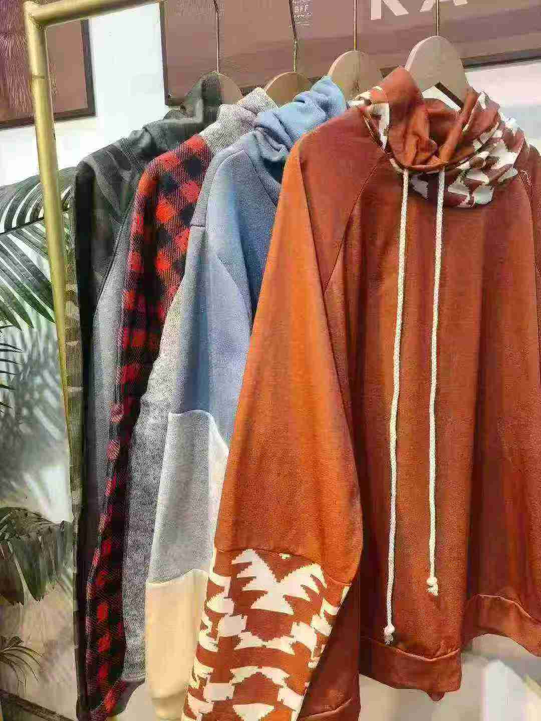 130 Pcs Unisex Autumn Winter Hooded Sweatshirts - Image 4