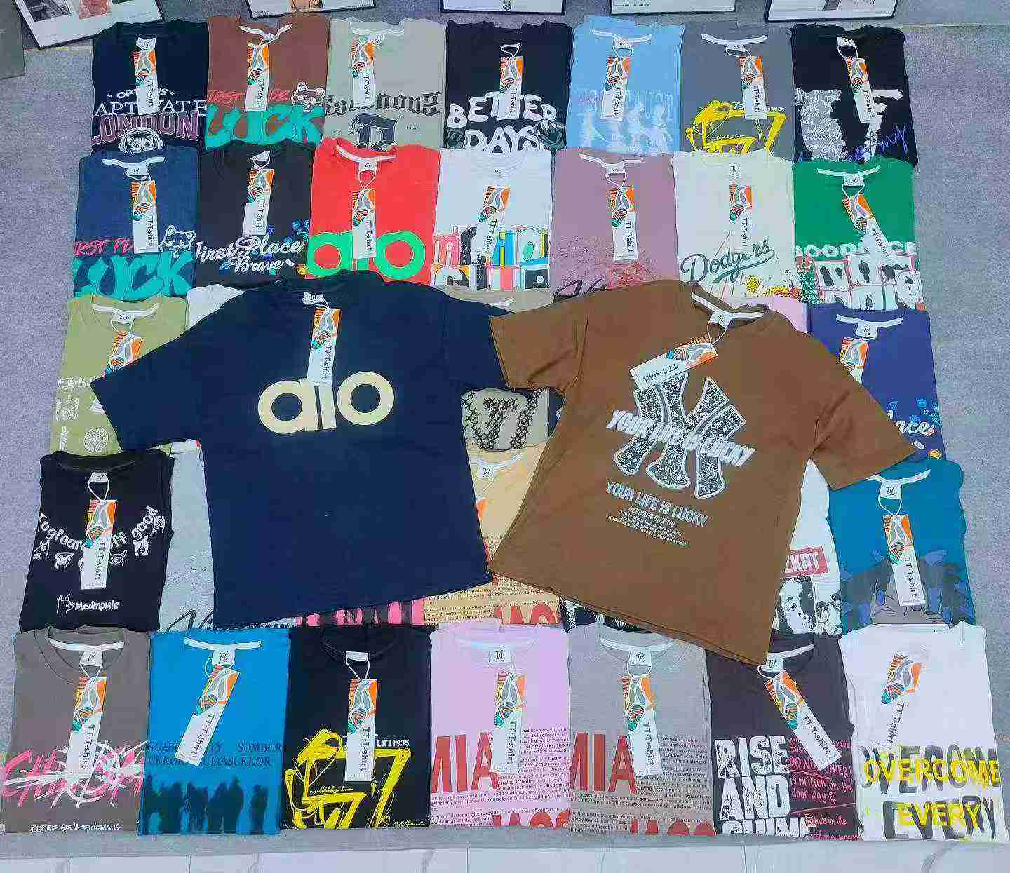 About 1500pcs Branded Unisex Heavy Weight Short Sleeve T-Shirts - Image 2
