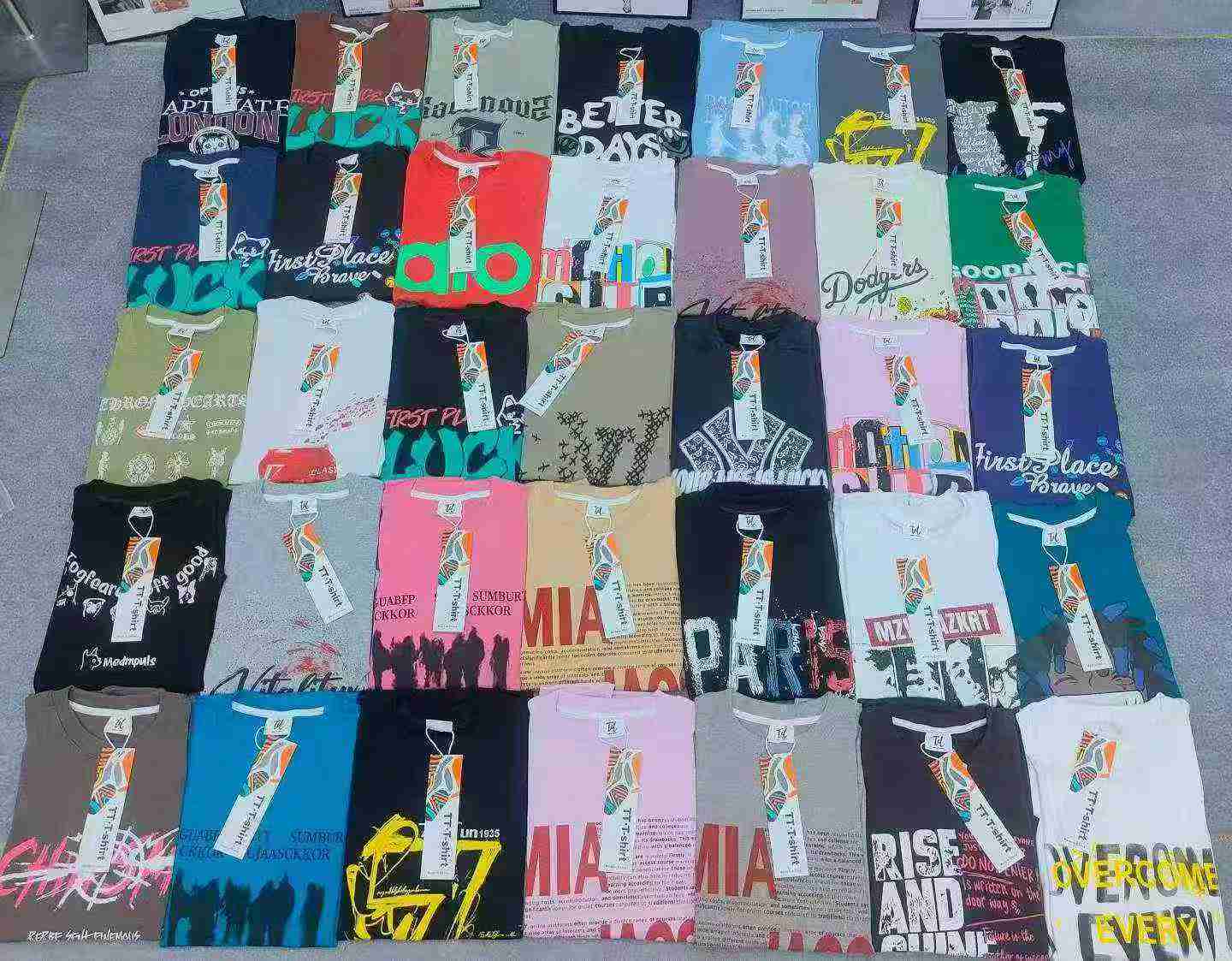 About 1500pcs Branded Unisex Heavy Weight Short Sleeve T-Shirts - Image 3