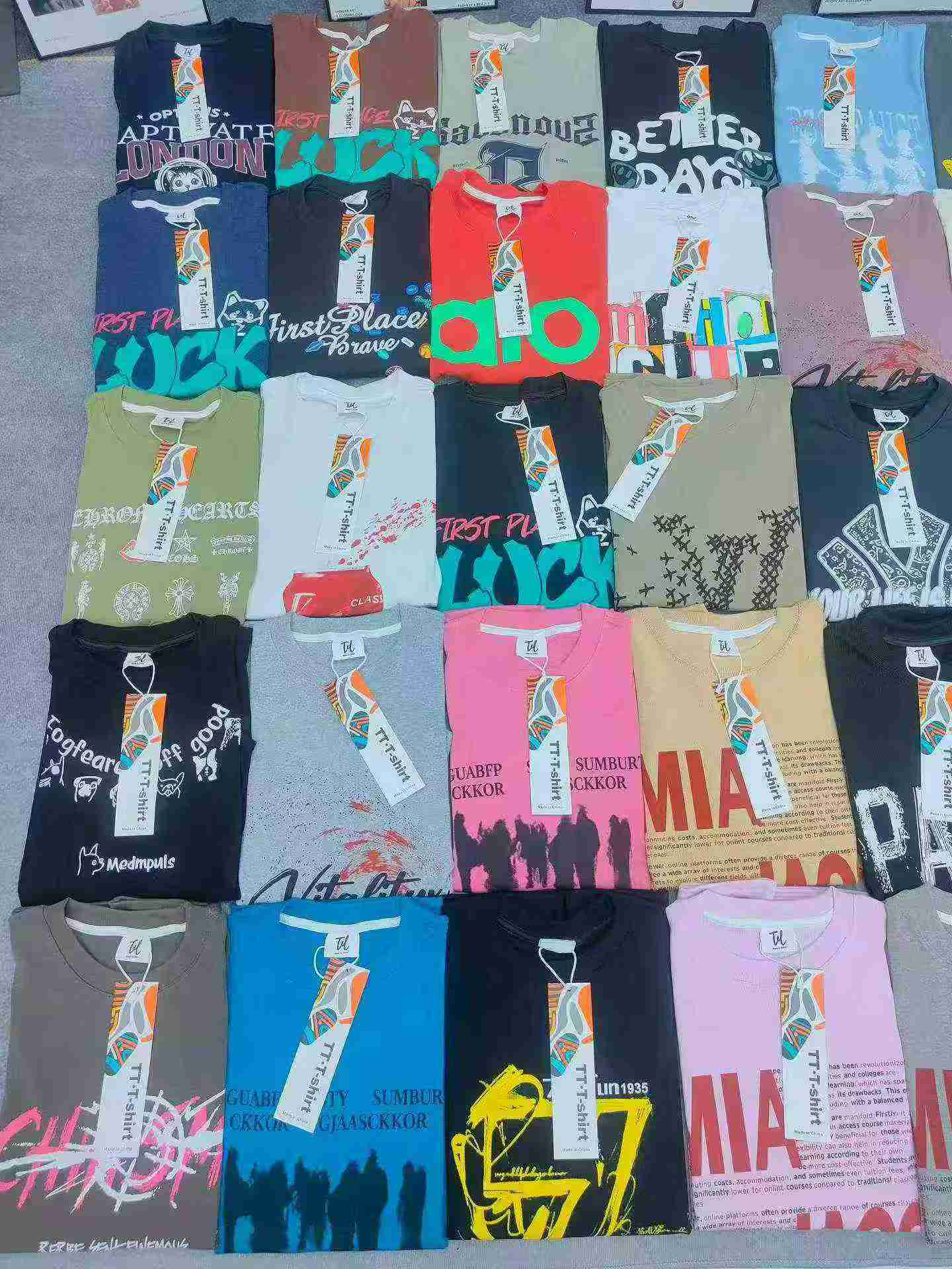 About 1500pcs Branded Unisex Heavy Weight Short Sleeve T-Shirts - Image 6