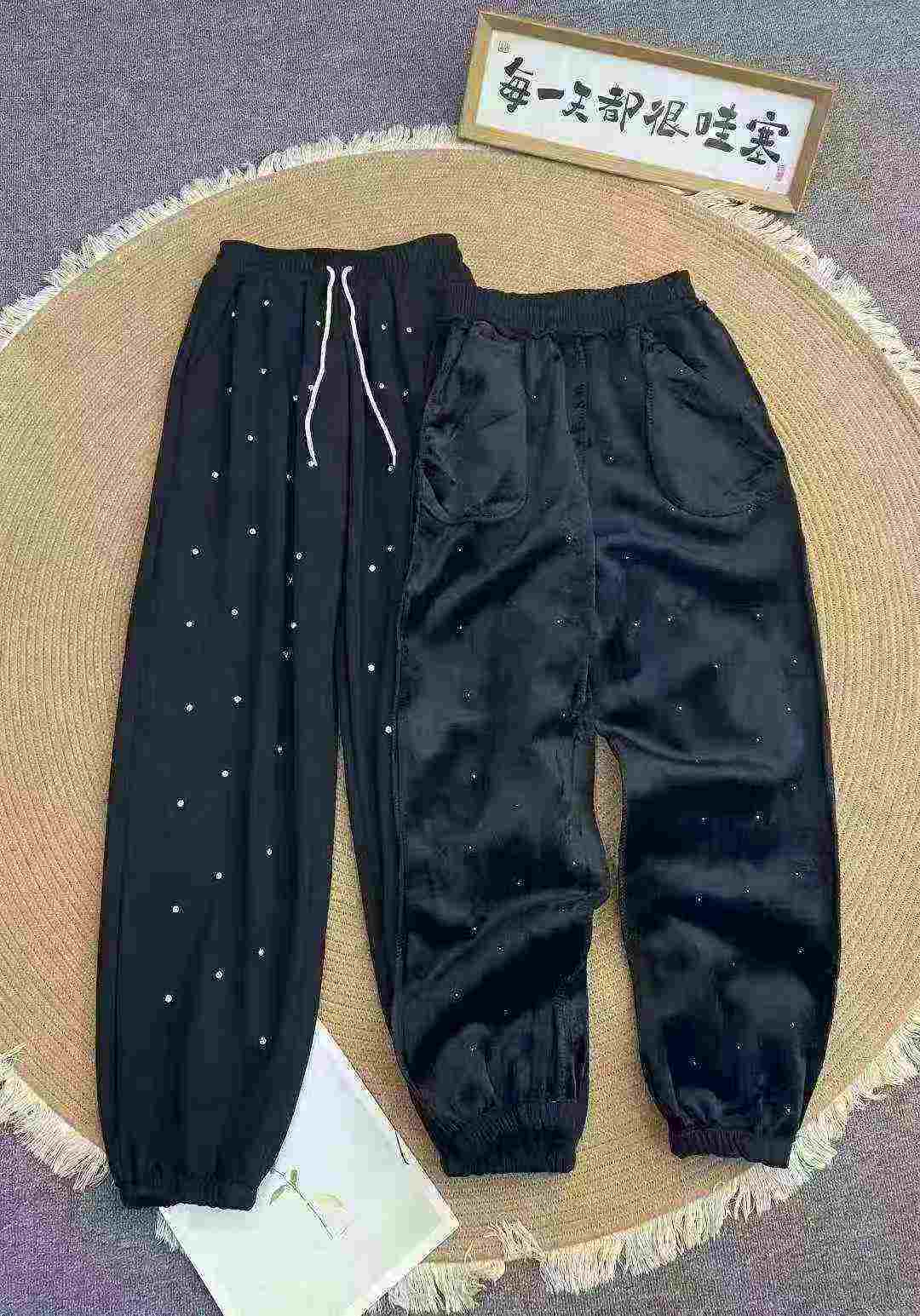 Pantalones de sudadera de estilo coreano con abundante pedrería, forro de felpa y puños ajustados, 580 piezas - Image 2
