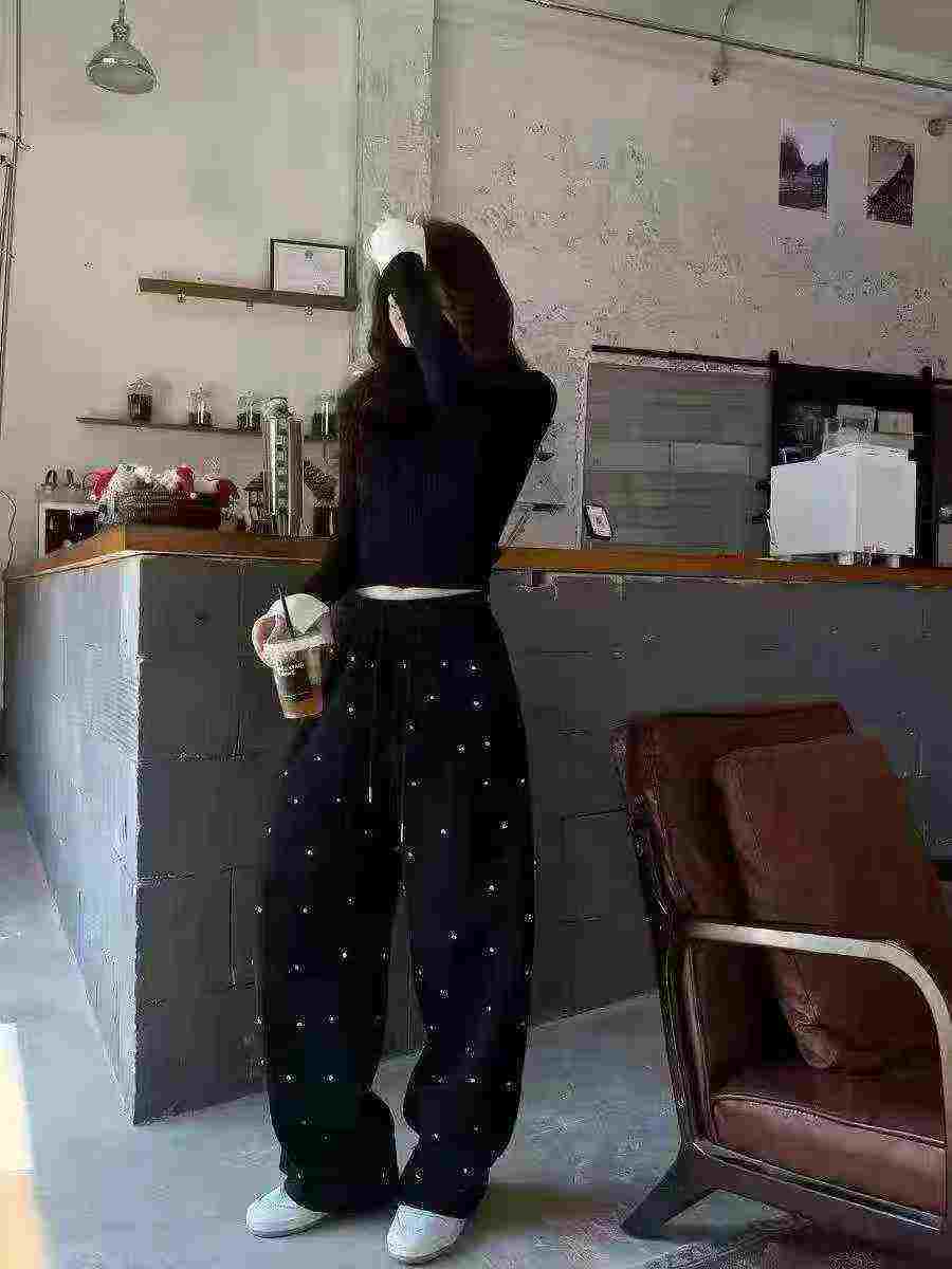 Pantalones de sudadera de estilo coreano con abundante pedrería, forro de felpa y puños ajustados, 580 piezas - Image 7