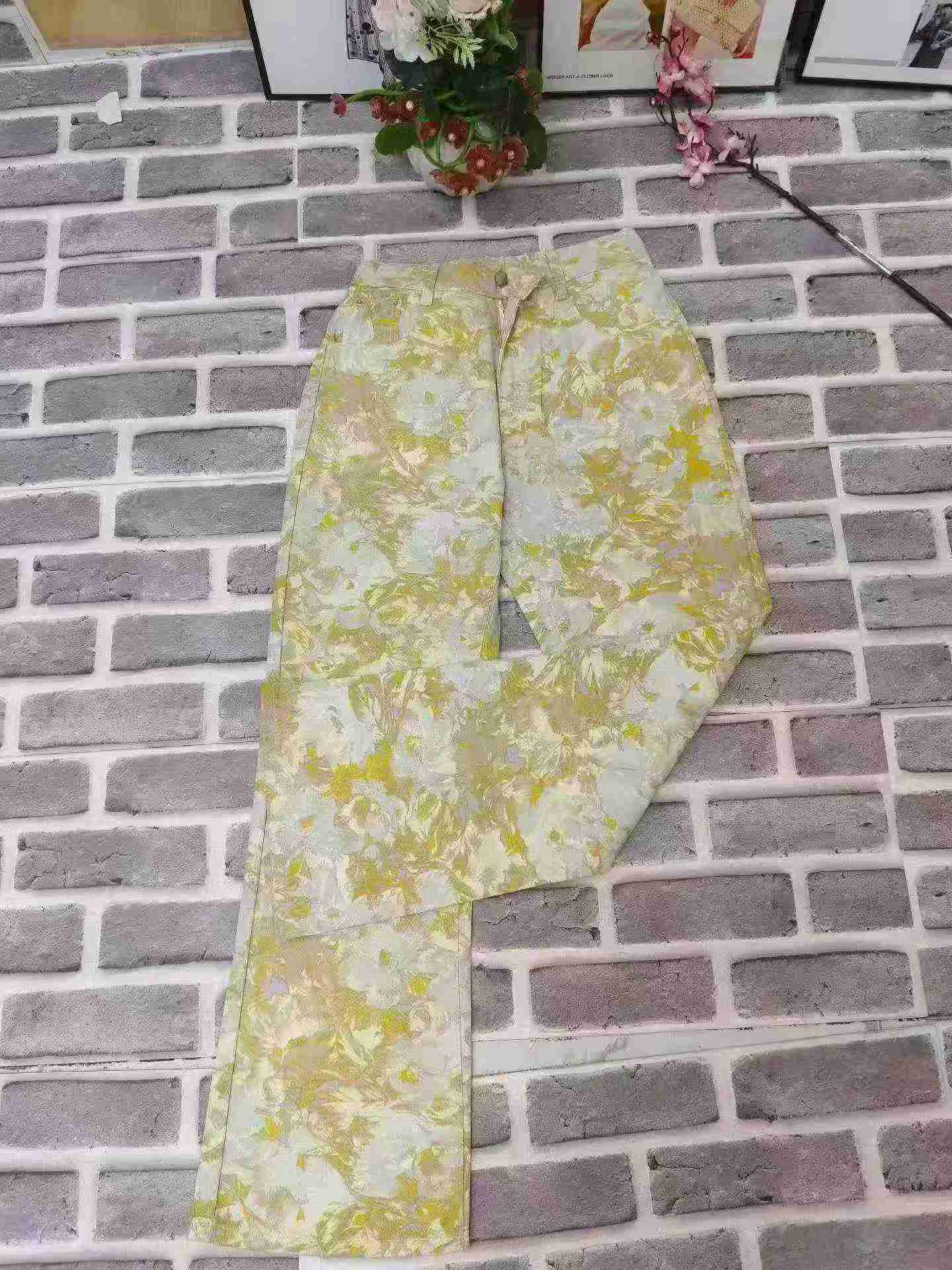 Unisex Yellow Tie Dye Printed High Waist Wide Leg Jeans, About 256 Pcs, Size L-3XL - Image 4