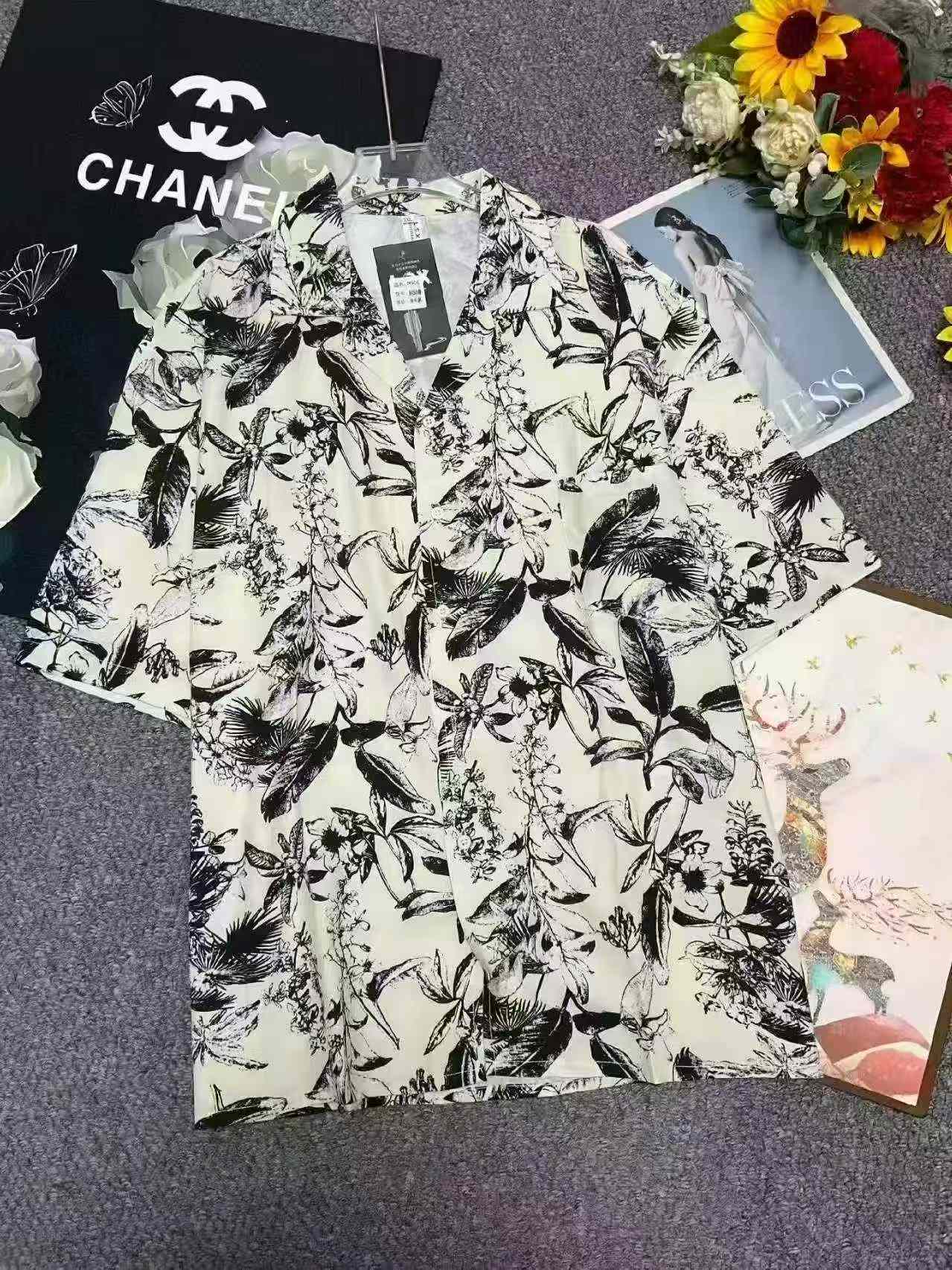 220 Pcs Summer Men's Vacation Cuban Collar Short Sleeve Ice Silk Casual Shirt Clearance - Image 2