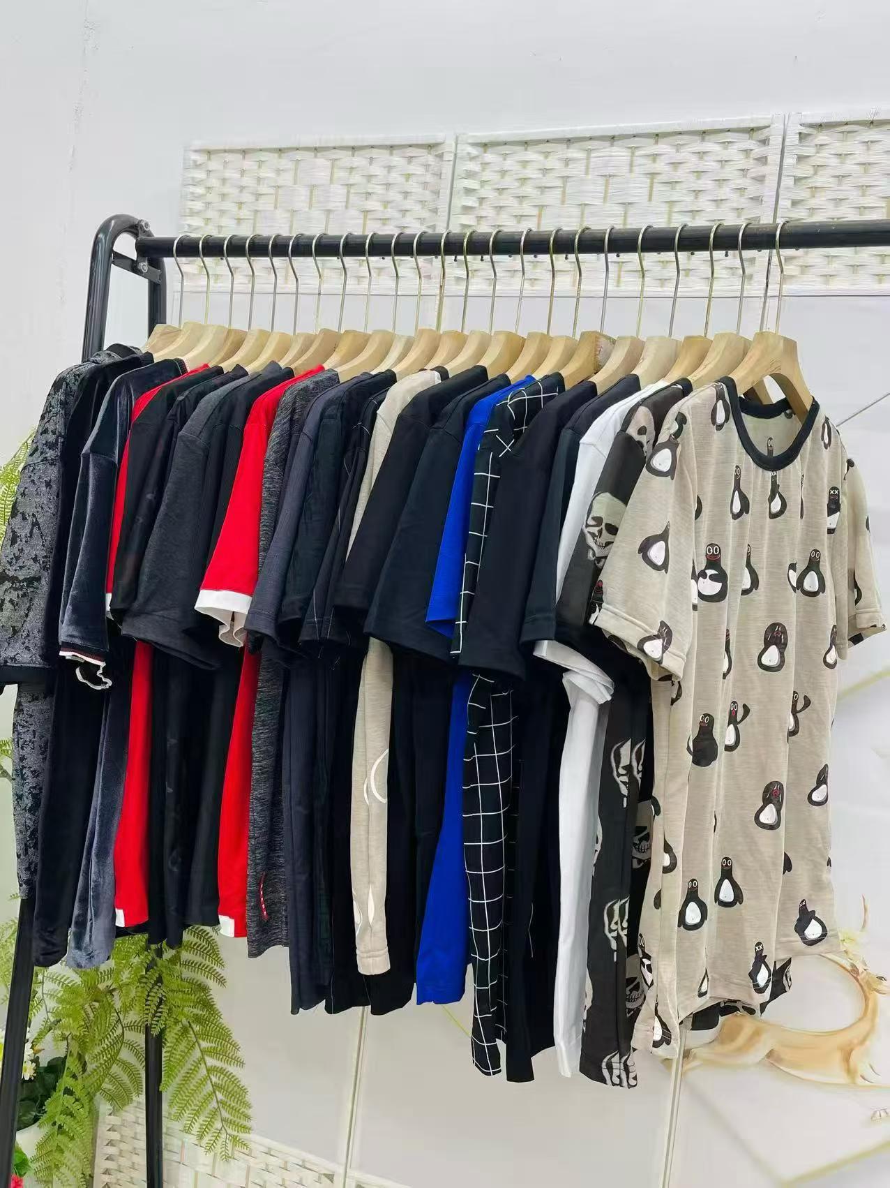 Clearance Men's Short Sleeve T-shirts, Total 609 Pieces - Image 4