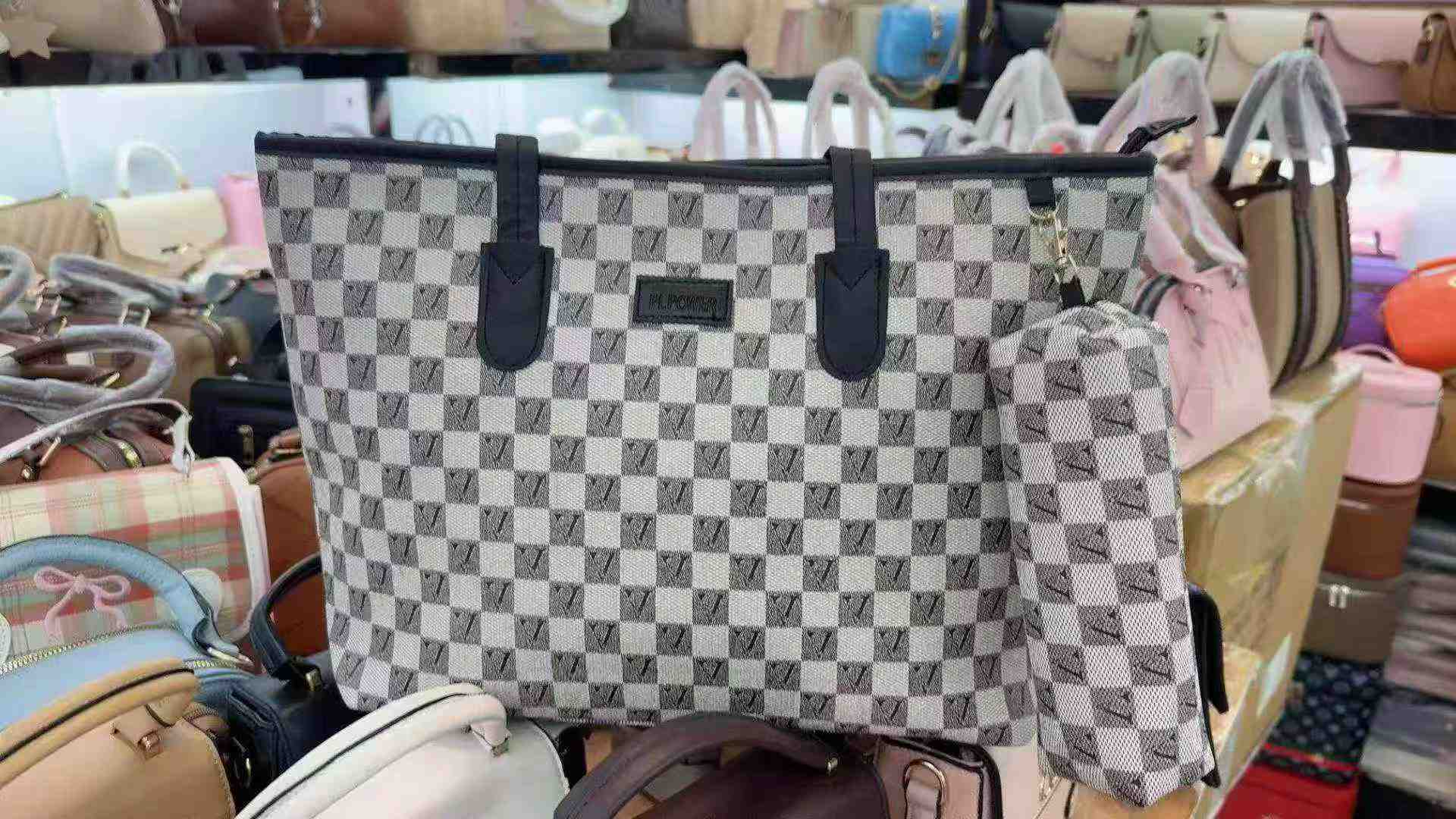 عمده فروشی کیف‌های توت متنوع، ۶۰۰۰ عدد، حراج تخلیه موجودی - Image 2