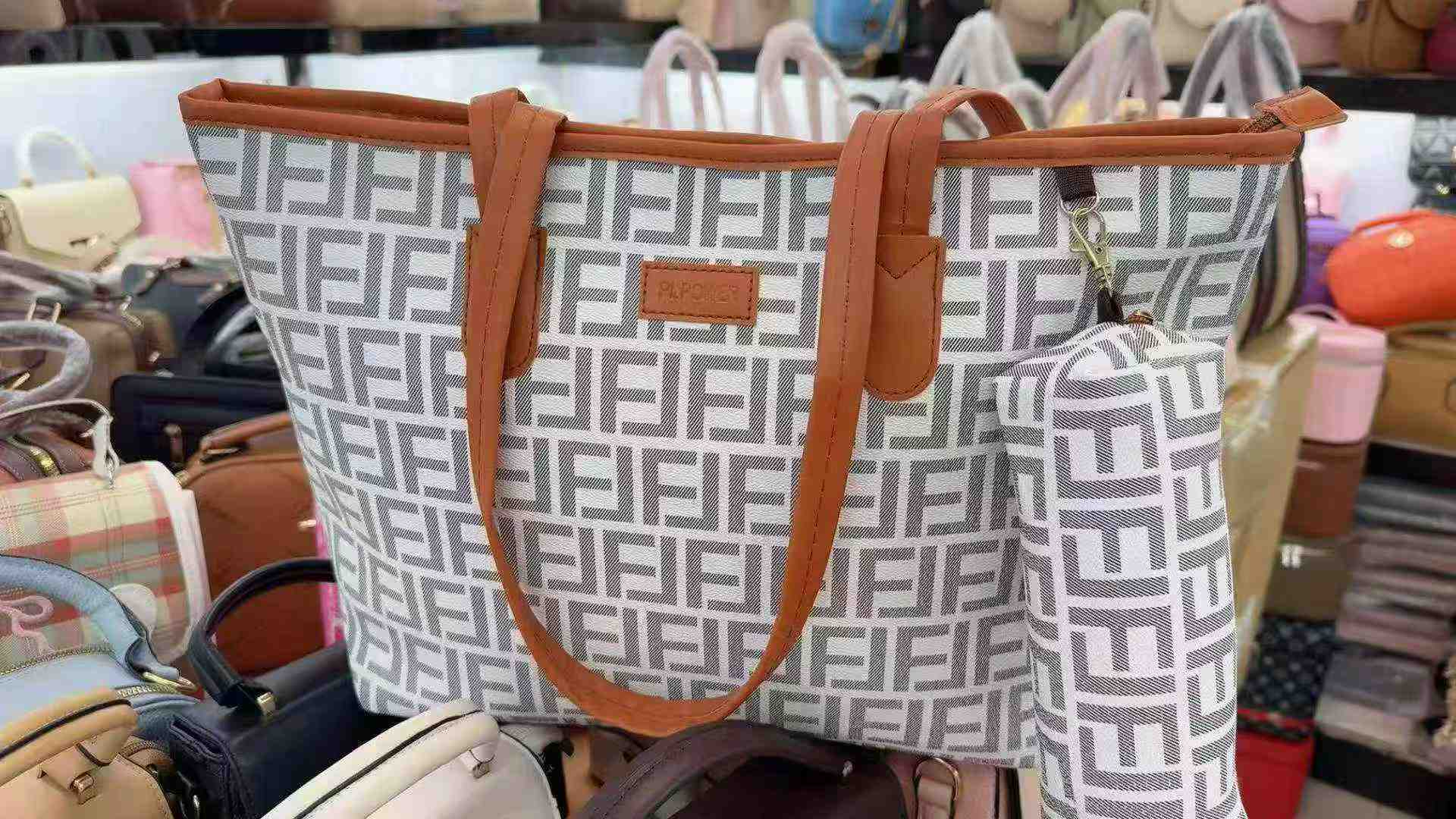 عمده فروشی کیف‌های توت متنوع، ۶۰۰۰ عدد، حراج تخلیه موجودی - Image 3