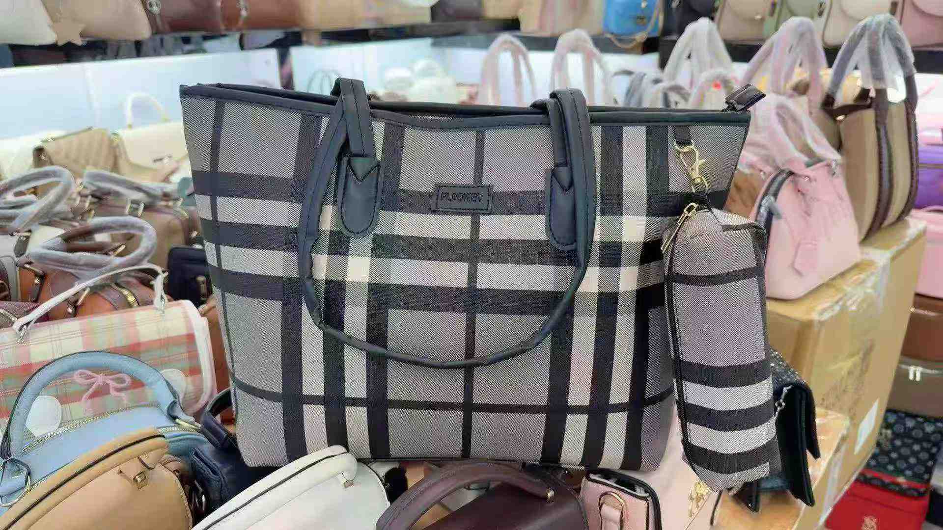 عمده فروشی کیف‌های توت متنوع، ۶۰۰۰ عدد، حراج تخلیه موجودی - Image 4