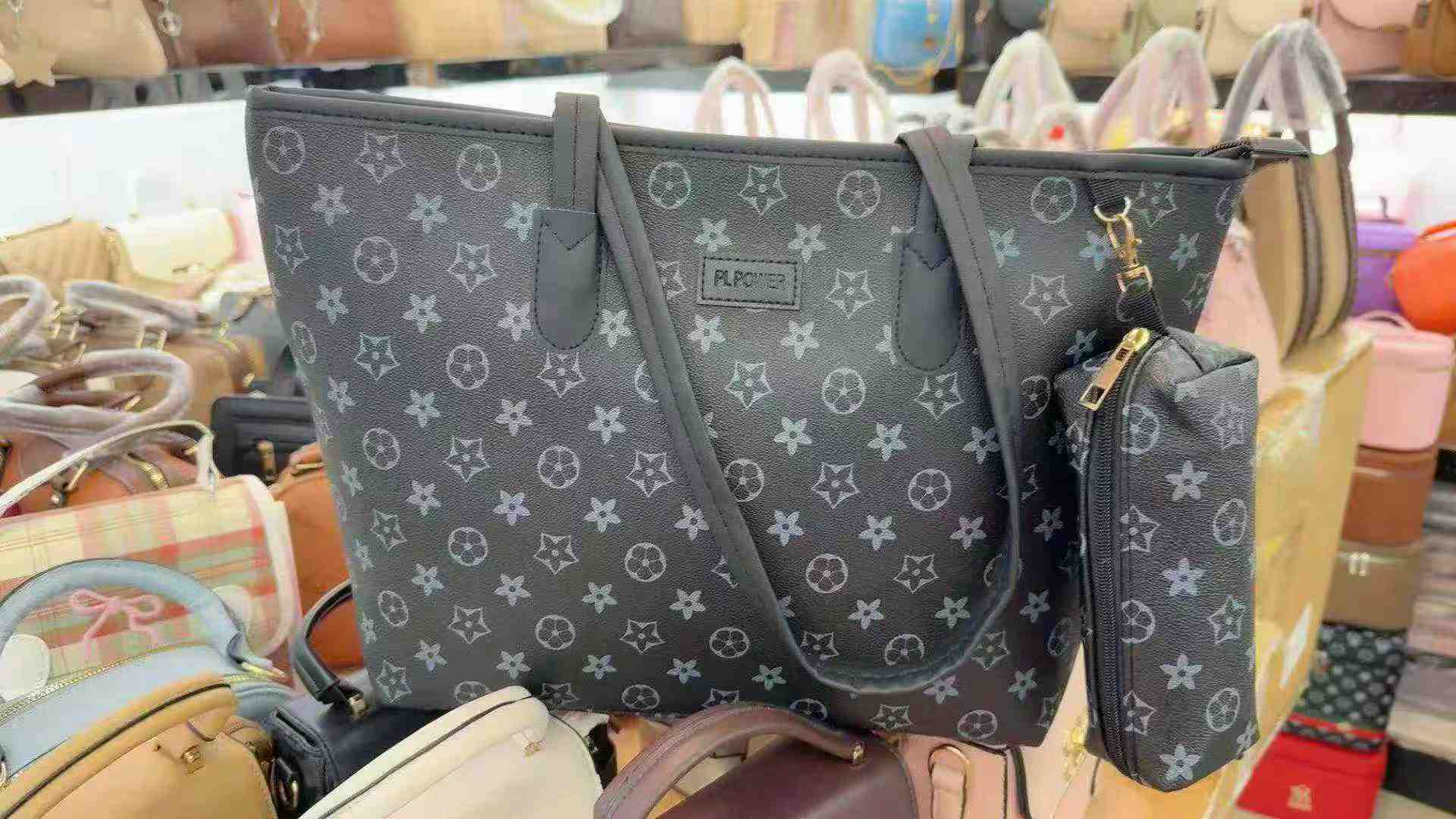 عمده فروشی کیف‌های توت متنوع، ۶۰۰۰ عدد، حراج تخلیه موجودی - Image 6