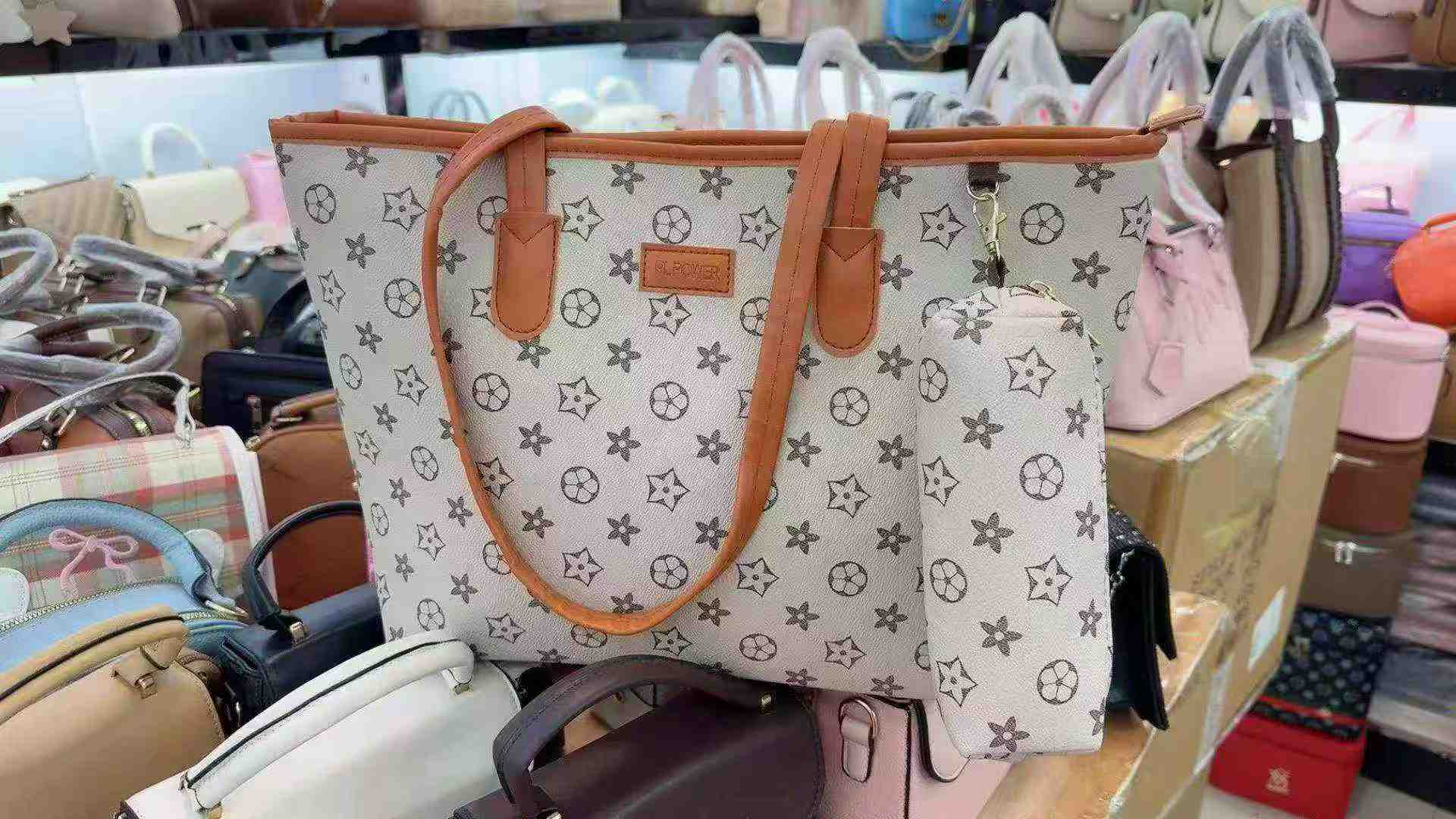عمده فروشی کیف‌های توت متنوع، ۶۰۰۰ عدد، حراج تخلیه موجودی - Image 8