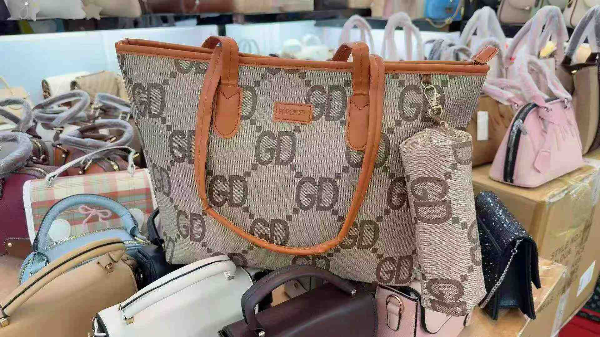 عمده فروشی کیف‌های توت متنوع، ۶۰۰۰ عدد، حراج تخلیه موجودی - Image 9
