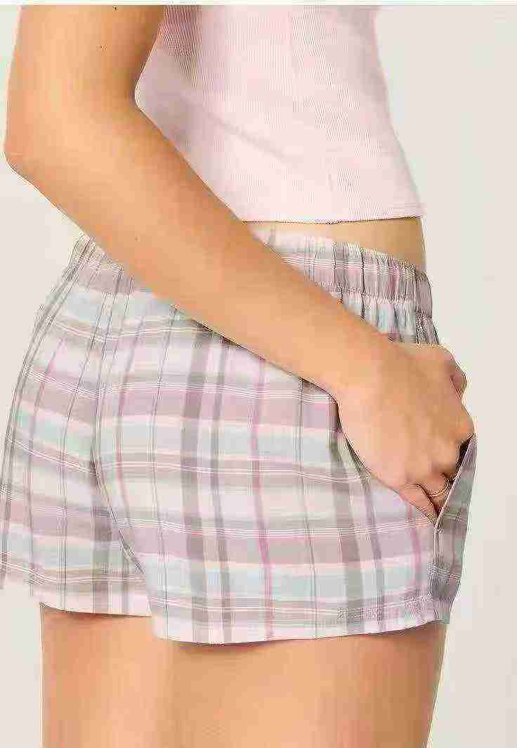 About 560 Pcs Women's Cotton Plaid Loose Beach Shorts One Size - Image 6
