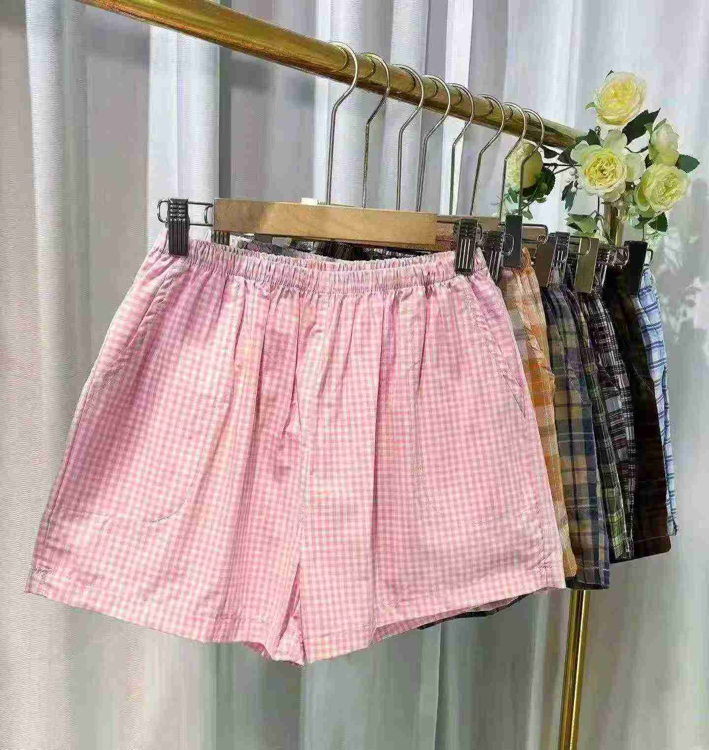 About 560 Pcs Women's Cotton Plaid Loose Beach Shorts One Size - Image 7