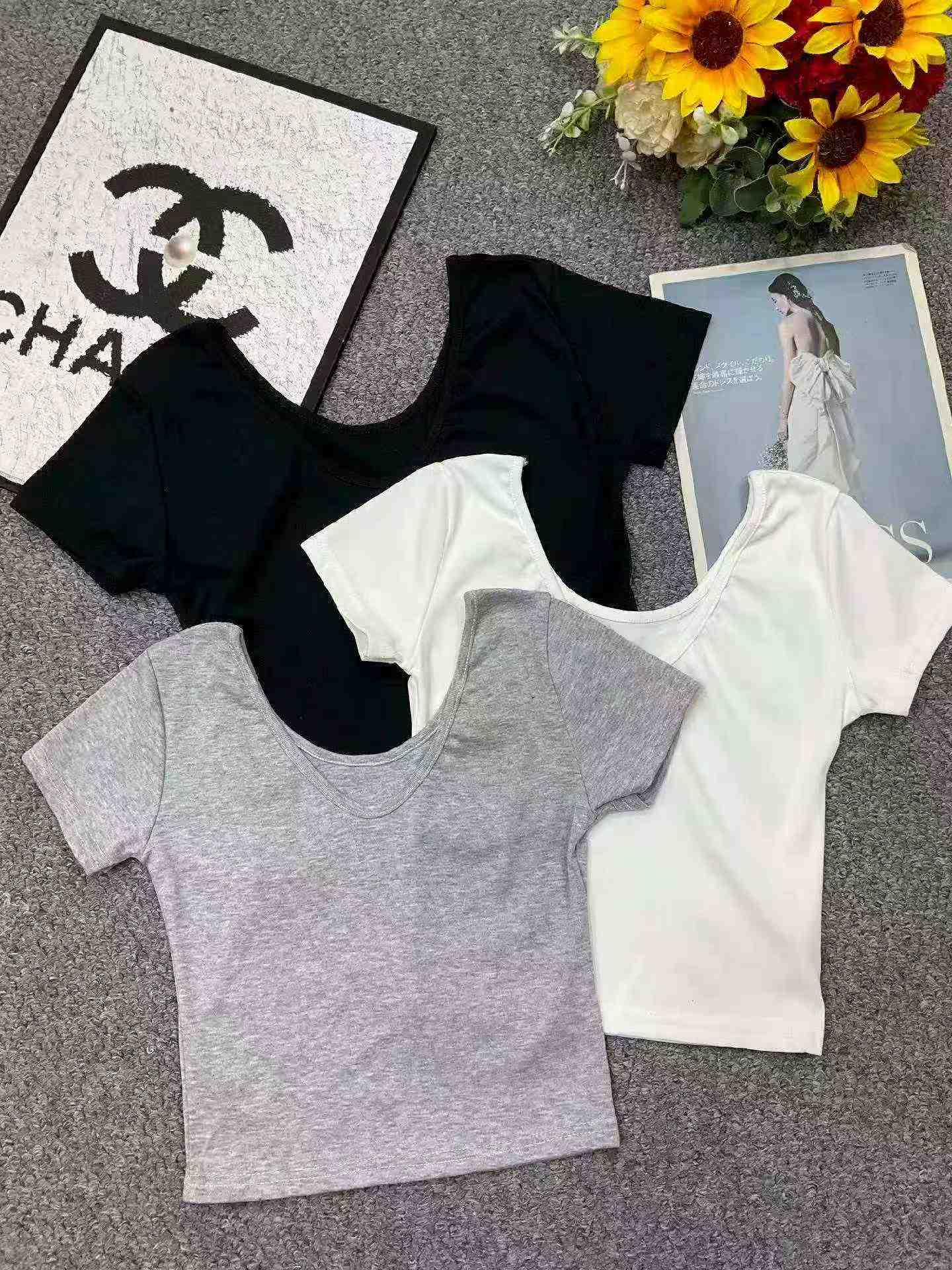 T-shirt Lengan Pendek Sutera Ais Leher V Seksi Gaya Hong Kong Musim Panas Baharu, Jualan Borong 1092 Buah - Image 2