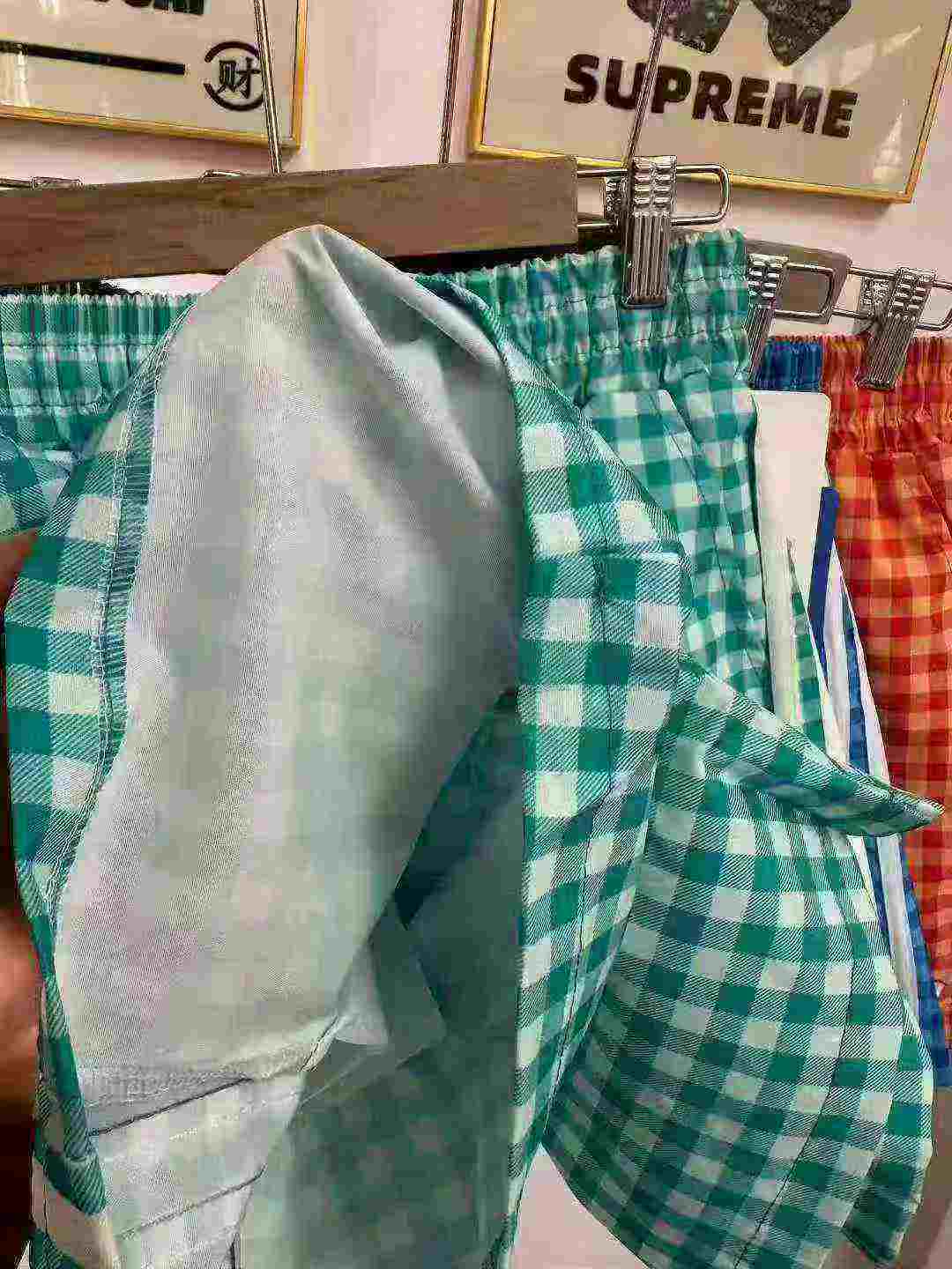 Około 450 sztuk wysokiej jakości letnie szorty sportowo-casual w amerykańską kratę - Image 8