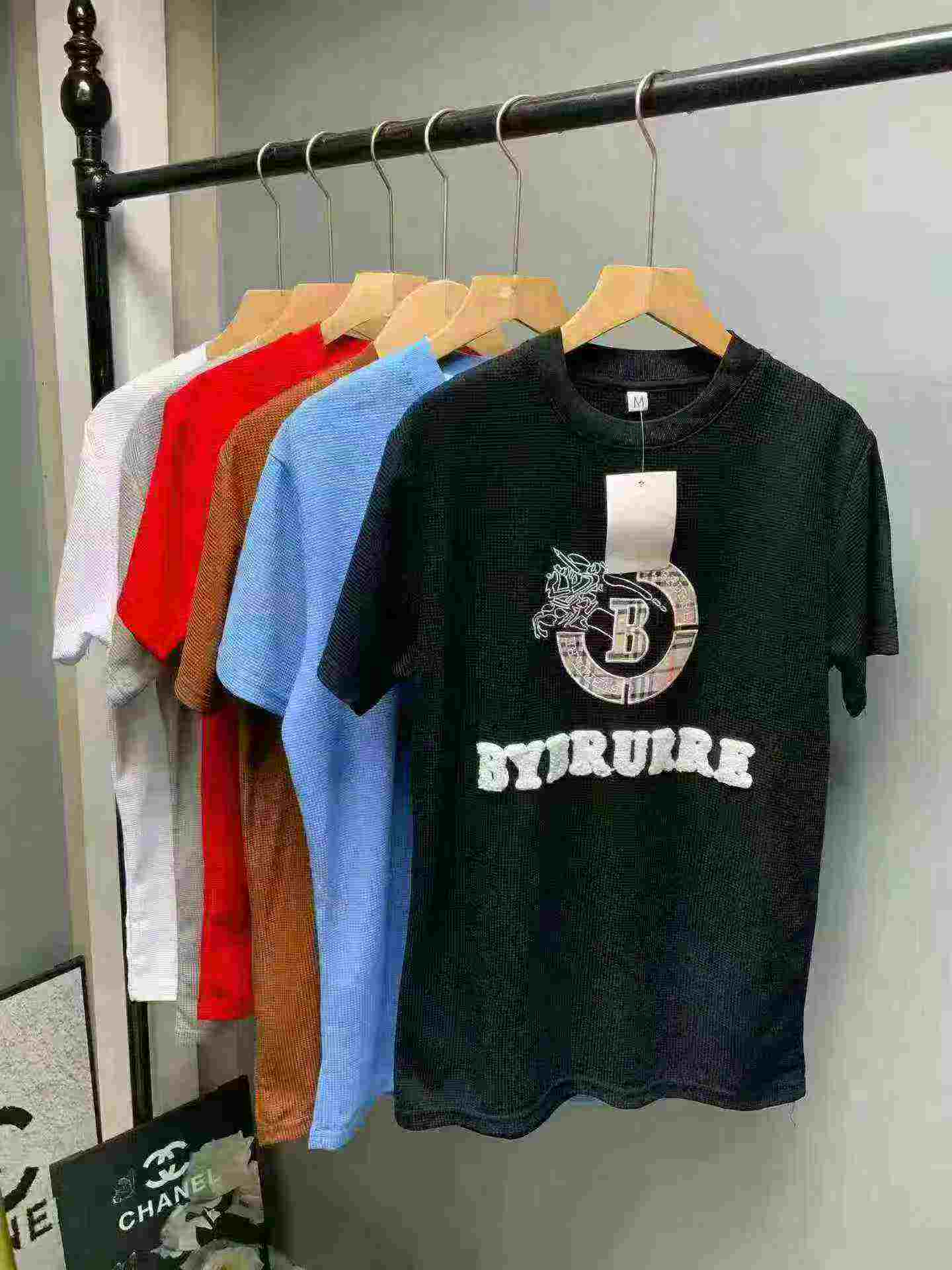 8000 Peças de Camisetas Masculinas de Marca Flocadas - Image 2