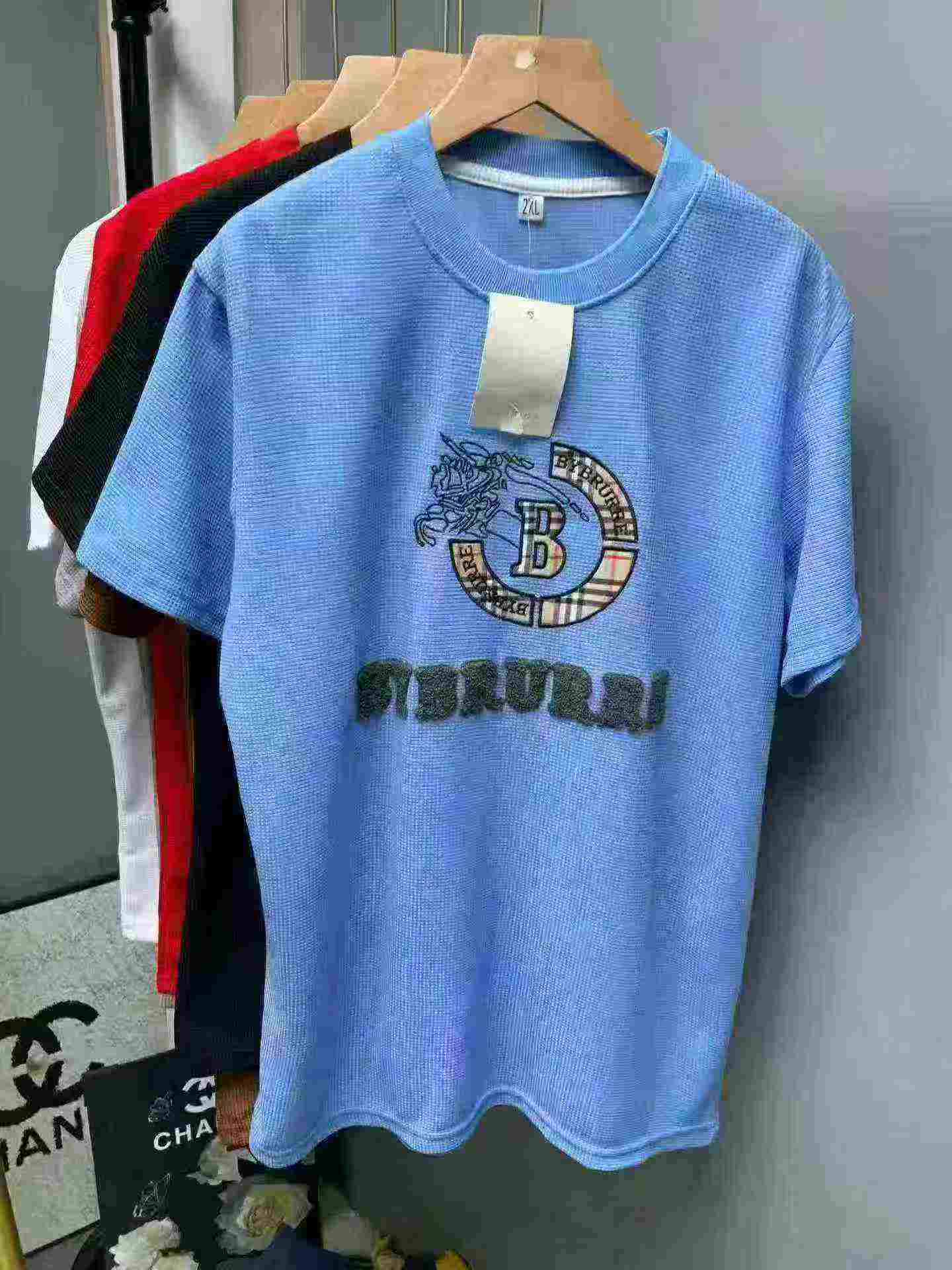 8000 Peças de Camisetas Masculinas de Marca Flocadas - Image 3