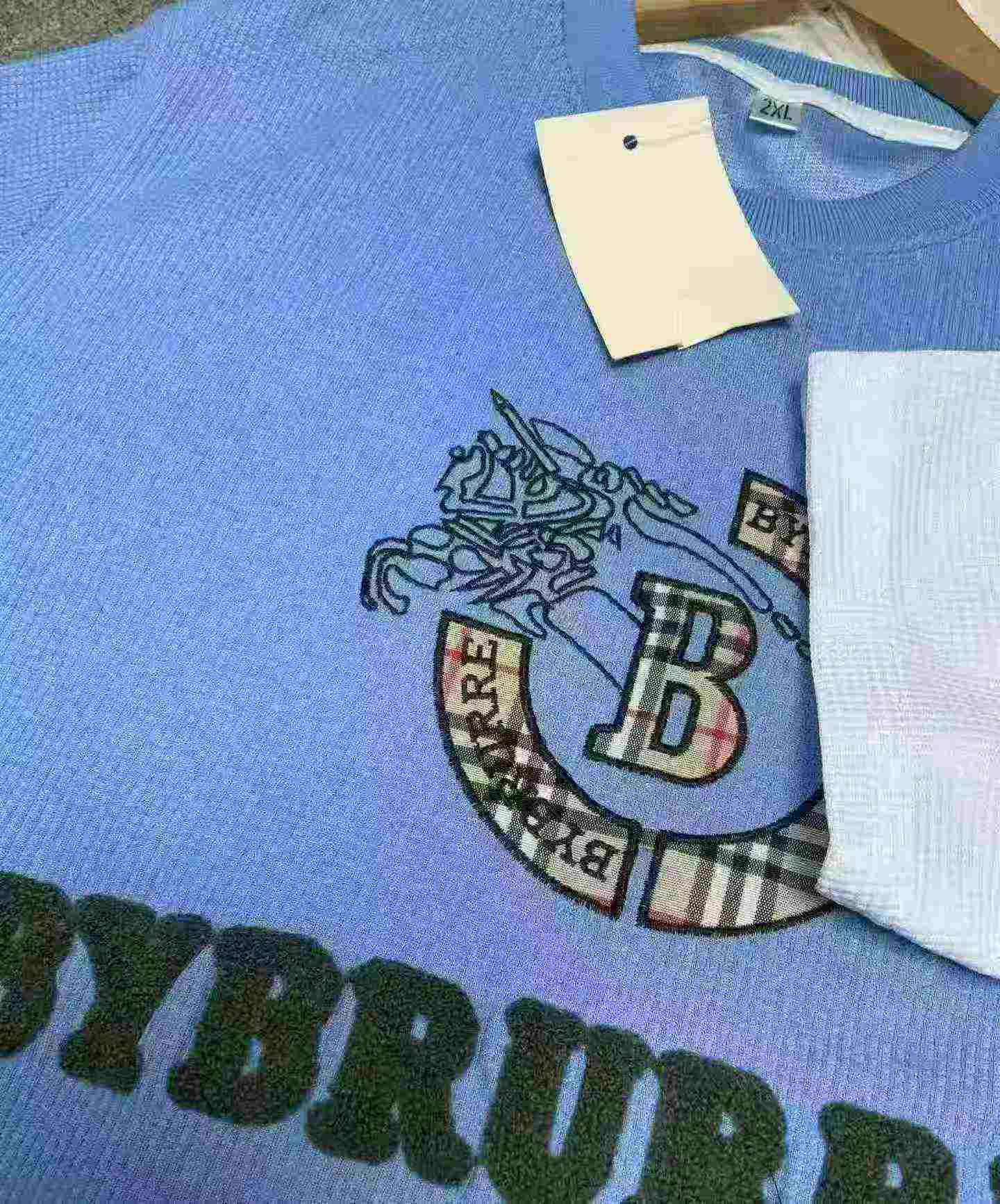 8000 Peças de Camisetas Masculinas de Marca Flocadas - Image 7