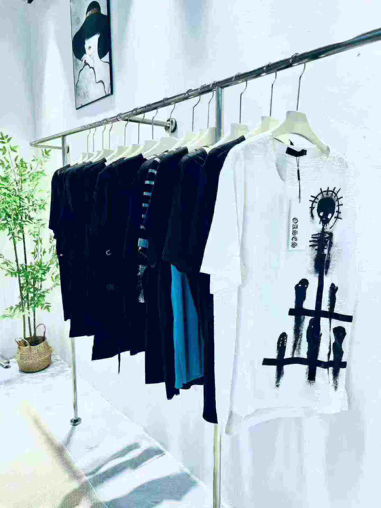 336 Pcs Same Brand Dark High Street Men's Short Sleeve T-shirts - Image 2