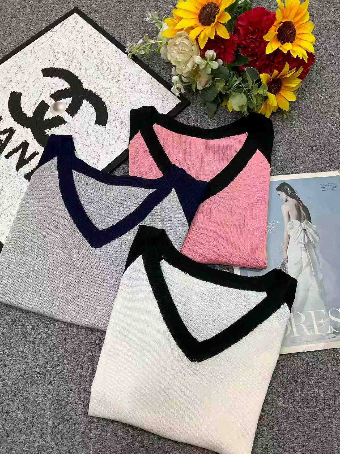 Áo thun dệt kim ôm dáng cổ V lụa đá tay raglan tương phản mùa hè, 435 chiếc - Image 9